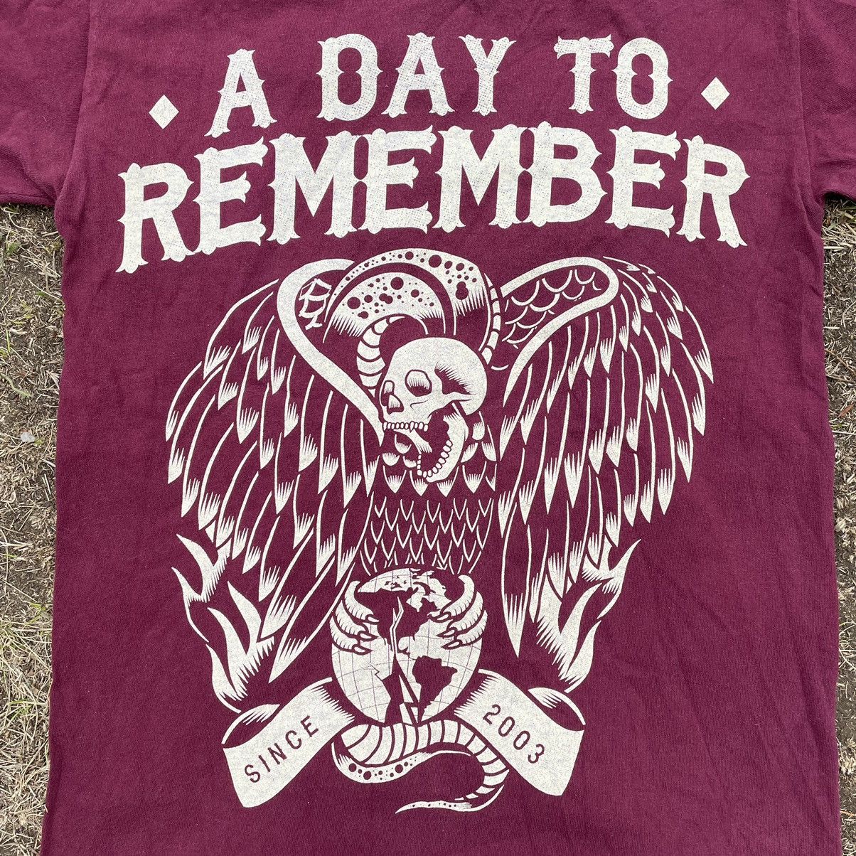 Vintage Vintage 90s Tee Day Remember Skulls Horror Print S Size US S / EU 44-46 / 1 - 4 Thumbnail