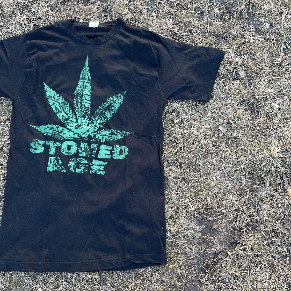 Vintage Vintage 90s Sun Faded Graphic Tee Stoned Age Skate Tapered M Size US M / EU 48-50 / 2 - 2 Thumbnail