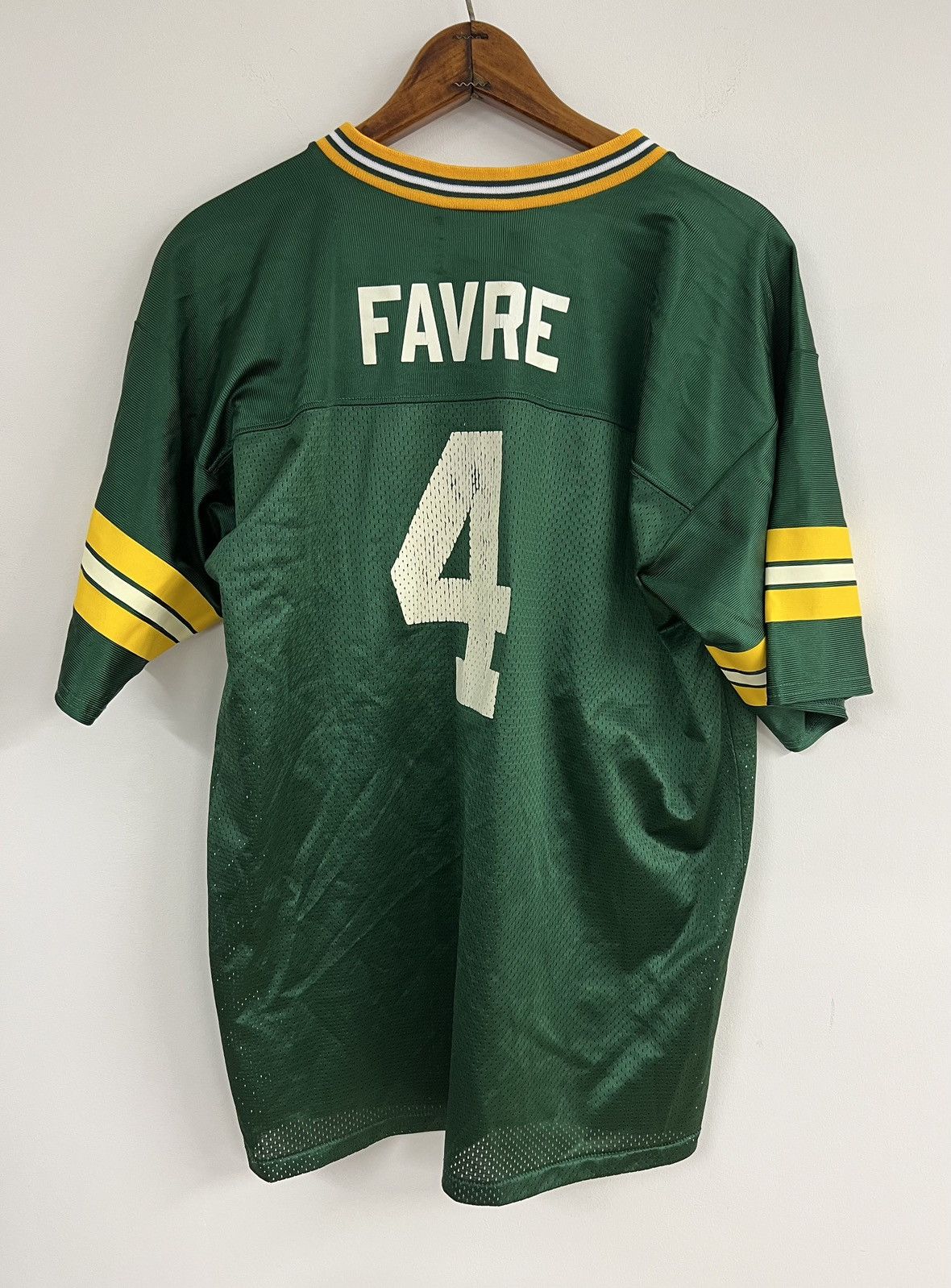 Buy the Mens Green Green Bay Packers Brett Favre #4 Pullover Jersey Size  Large