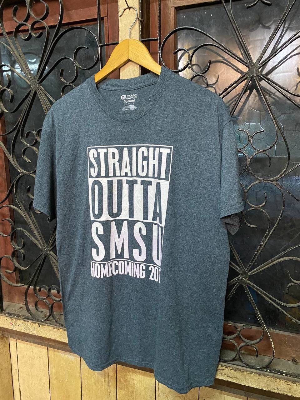 Gildan STRAIGHT OUTTA SMSU TEE Size US L / EU 52-54 / 3 - 5 Thumbnail