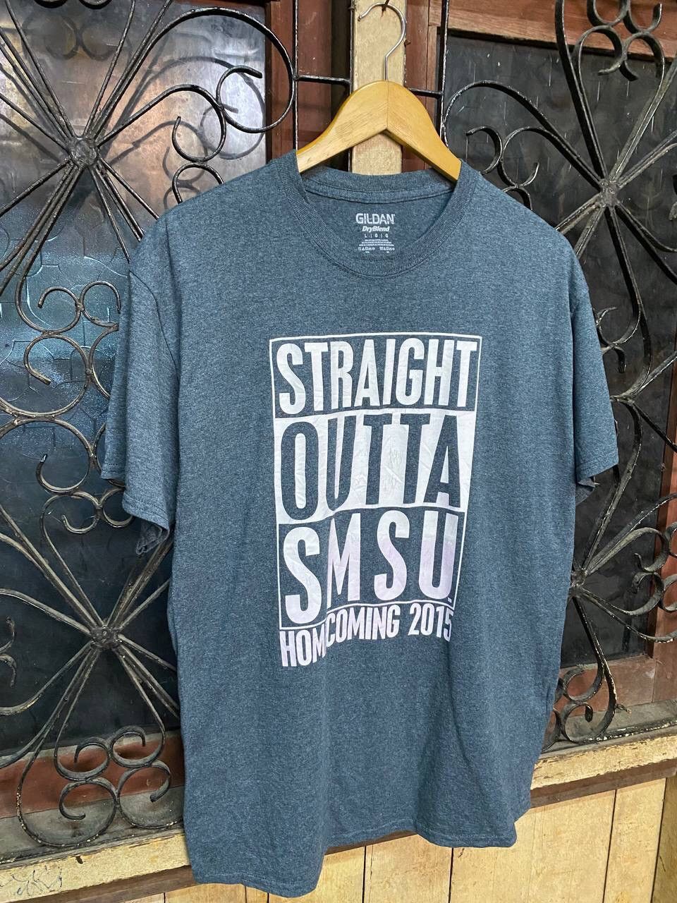 Gildan STRAIGHT OUTTA SMSU TEE Size US L / EU 52-54 / 3 - 4 Thumbnail