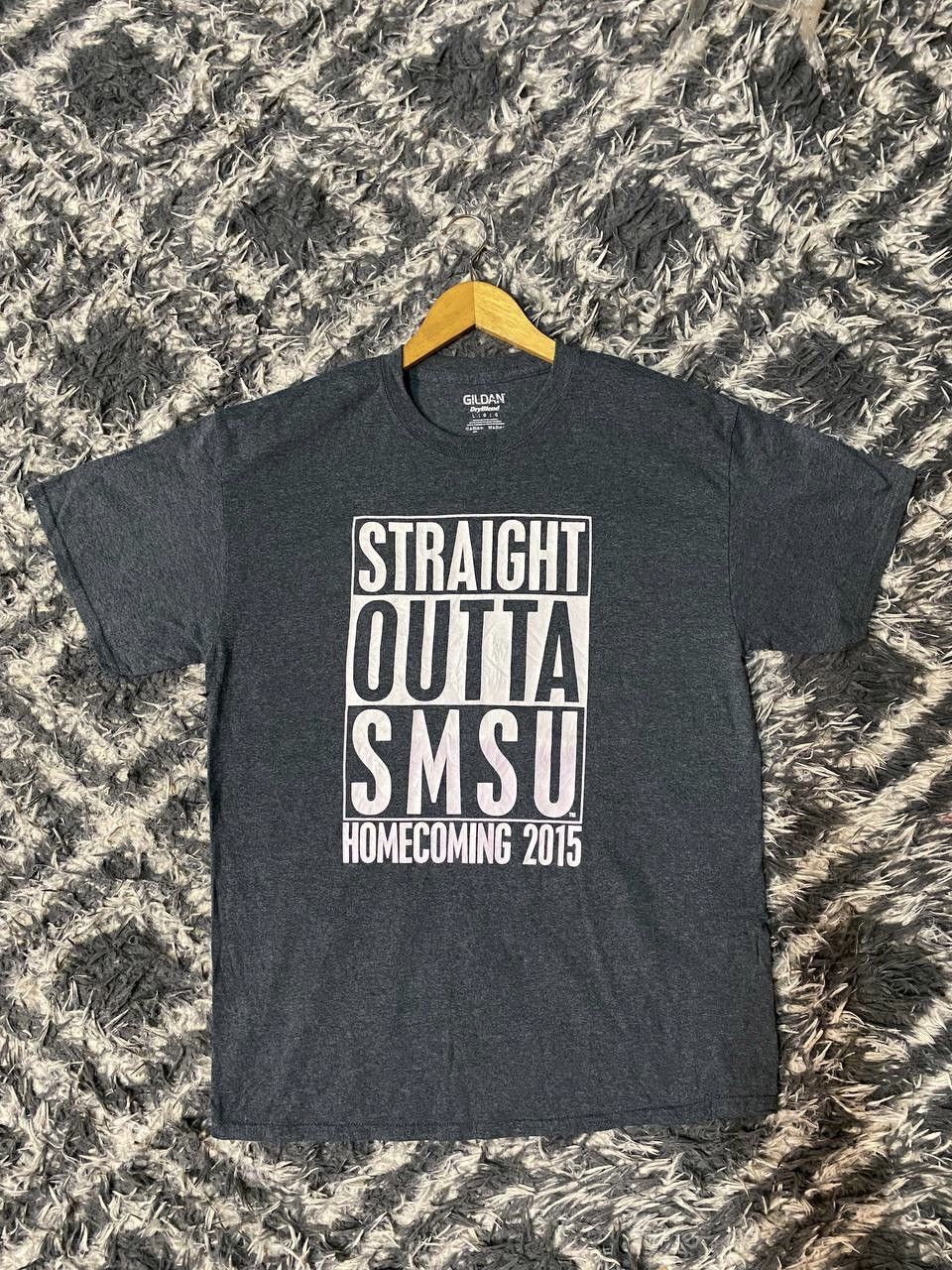 Gildan STRAIGHT OUTTA SMSU TEE Size US L / EU 52-54 / 3 - 6 Thumbnail