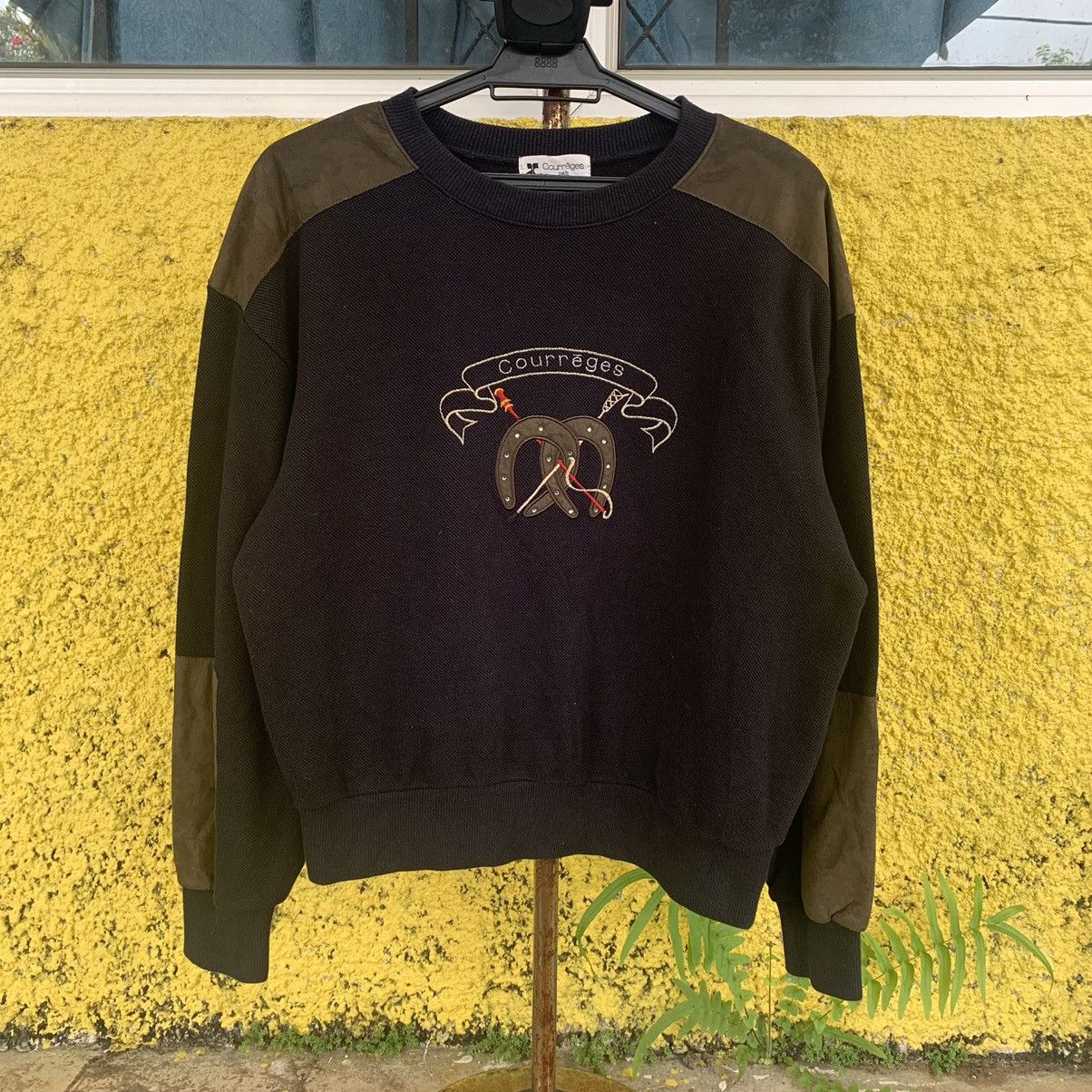 Courreges Courreges paris embroidered vintage 90s sweatshirt Size US M / EU 48-50 / 2 - 3 Thumbnail