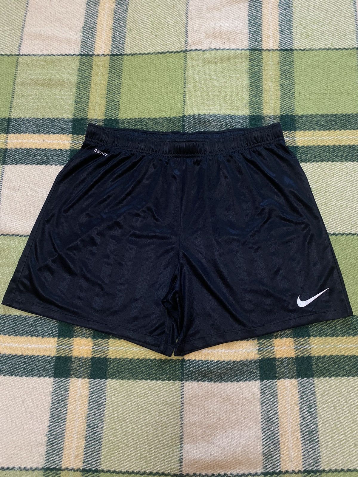 Nike Vintage Nike shorts streetwear swoosh casual y2k size XL Size US 36 / EU 52 - 1 Thumbnail