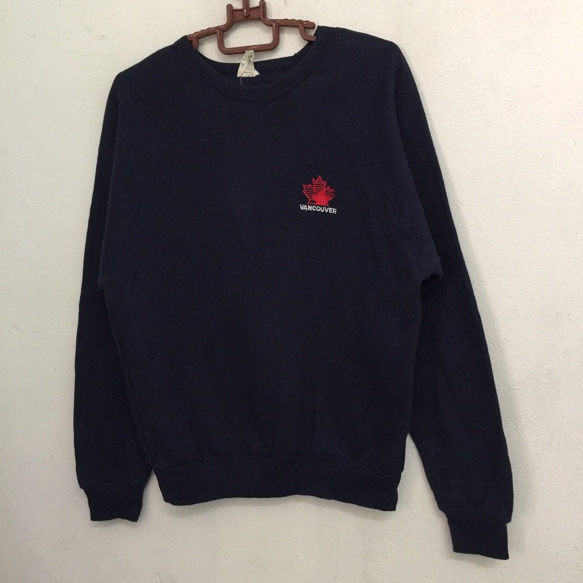 Vintage Vancouver small embroidered sweatshirt made in Canada Size US L / EU 52-54 / 3 - 3 Thumbnail