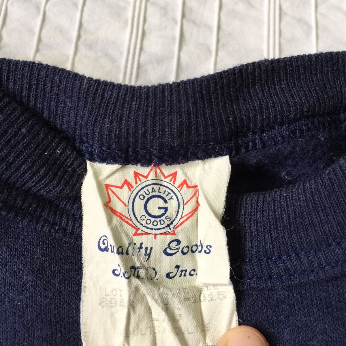 Vintage Vancouver small embroidered sweatshirt made in Canada Size US L / EU 52-54 / 3 - 8 Thumbnail