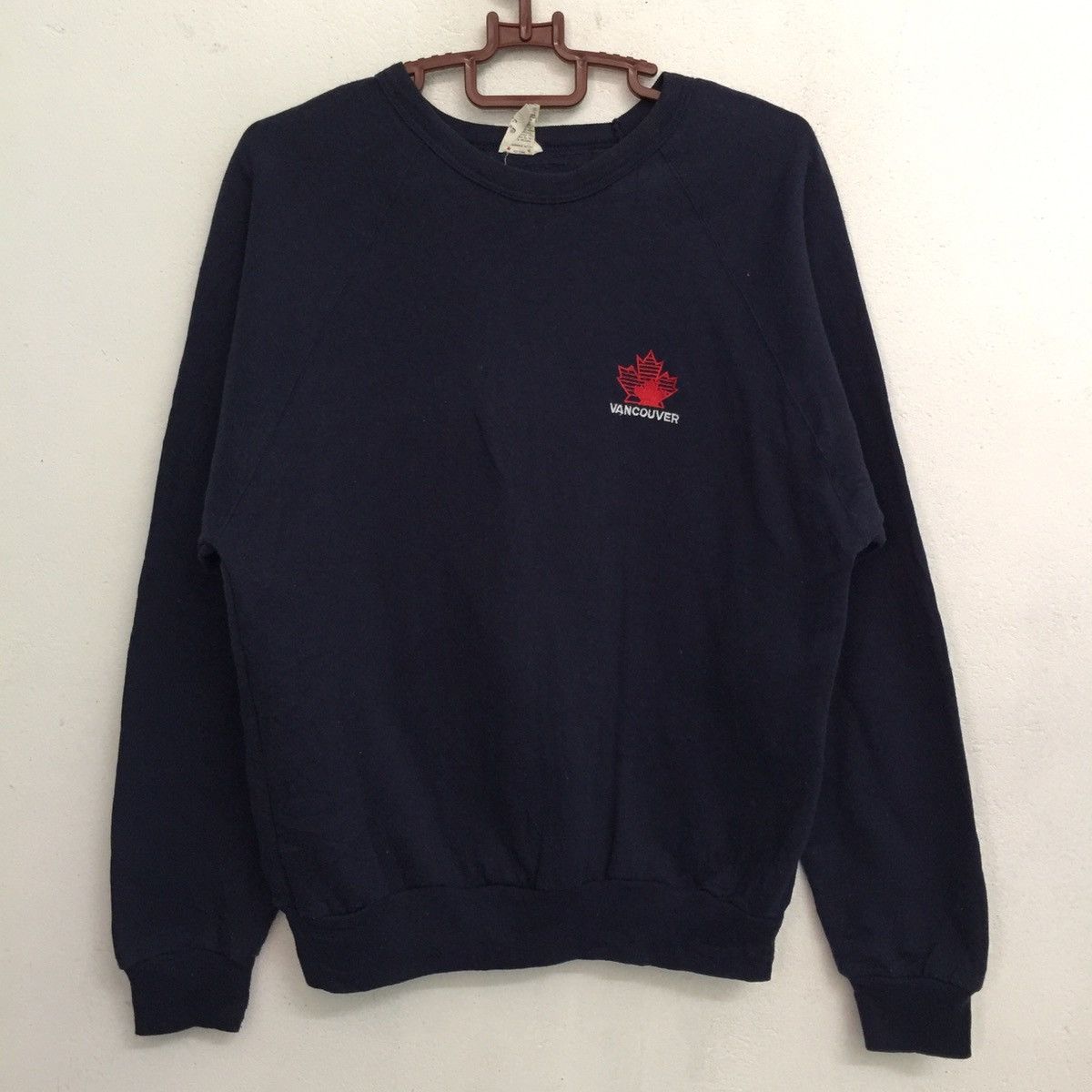Vintage Vancouver small embroidered sweatshirt made in Canada Size US L / EU 52-54 / 3 - 1 Thumbnail