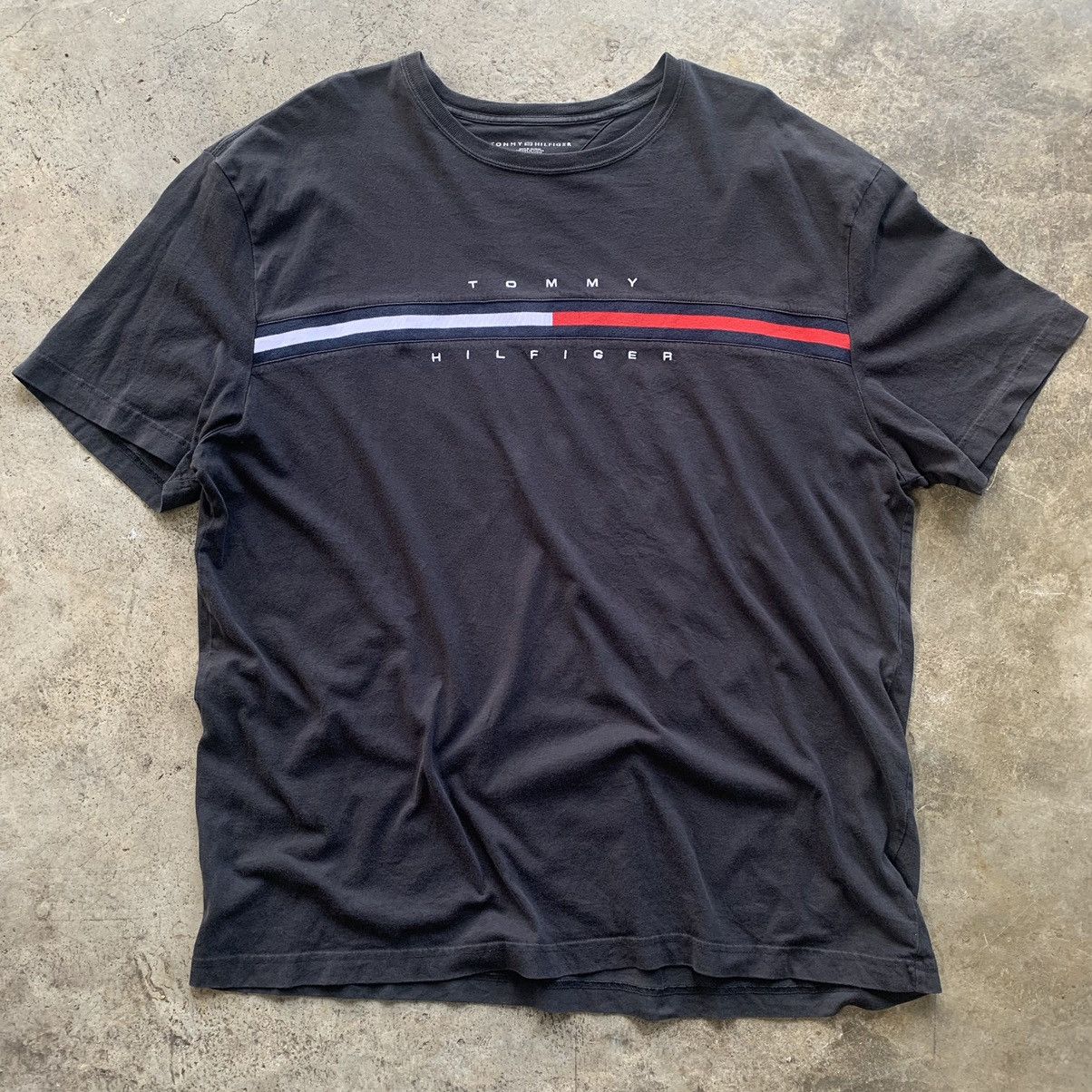Tommy Hilfiger Tommy Hilfiger center spell out embroidery black tshirt tee Size US XXL / EU 58 / 5 - 1 Thumbnail