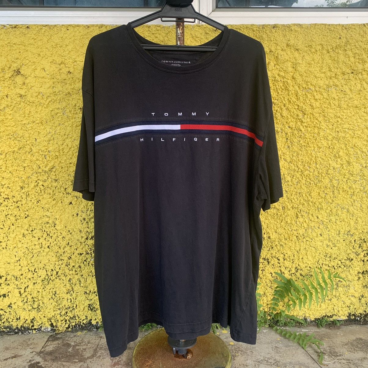 Tommy Hilfiger Tommy Hilfiger center spell out embroidery black tshirt tee Size US XXL / EU 58 / 5 - 3 Thumbnail