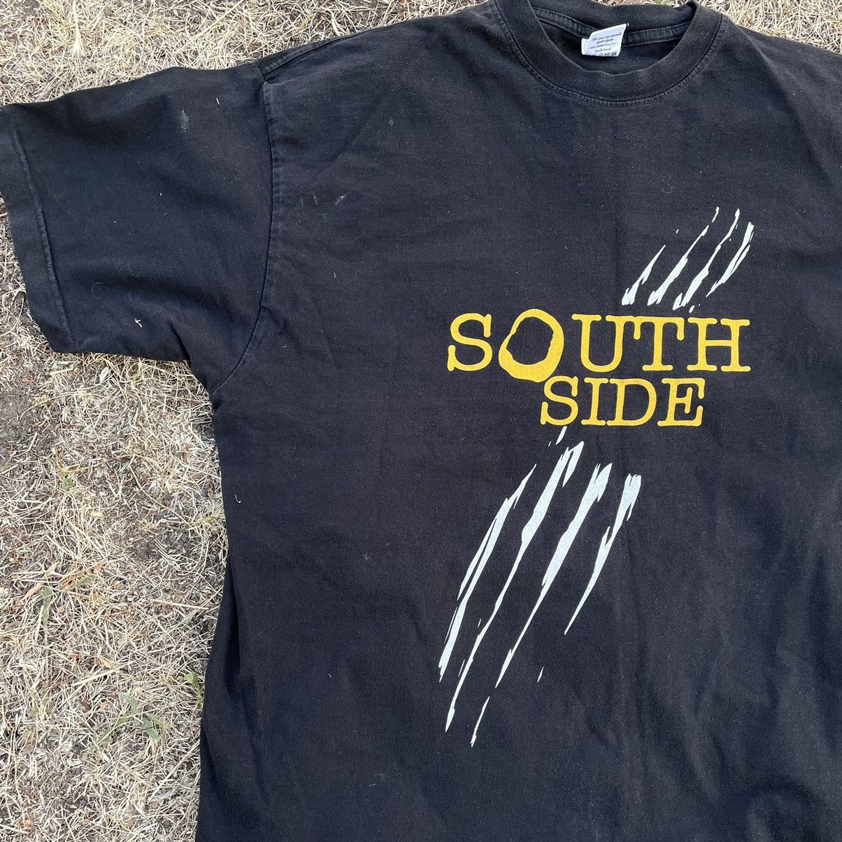 Vintage Vintage Y2K South Side Graphic Tee Streetwear Skate Faded L Size US L / EU 52-54 / 3 - 3 Thumbnail