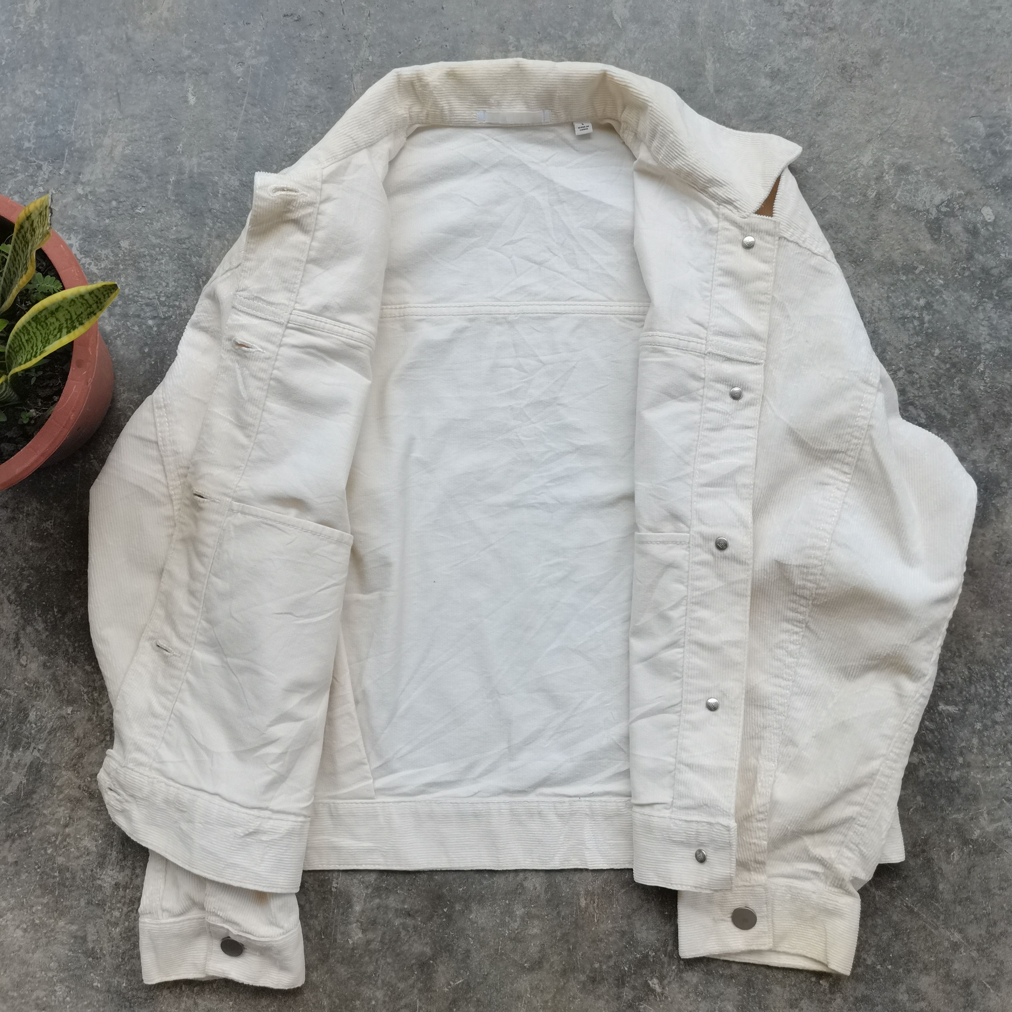 Japanese Brand Uniqlo Cropped Button Up Corduroy Jacket Size US L / EU 52-54 / 3 - 4 Thumbnail