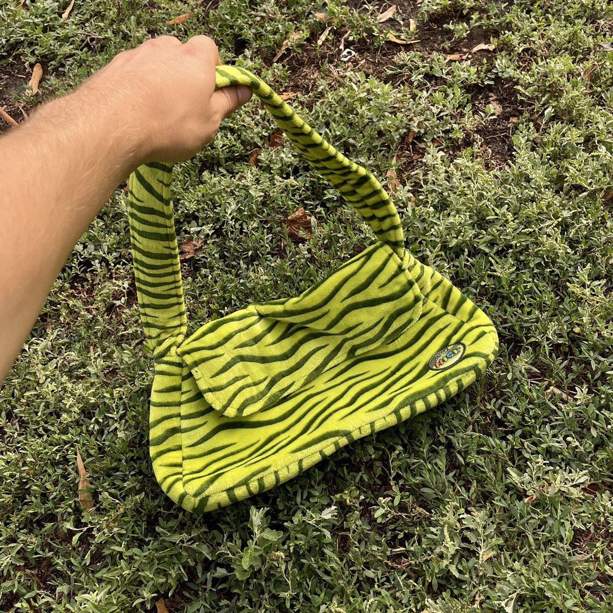 Vintage Vintage Y2K Zebra Stripe Crossbody Bag Streetwear Boxy OS Size ONE SIZE - 7 Thumbnail