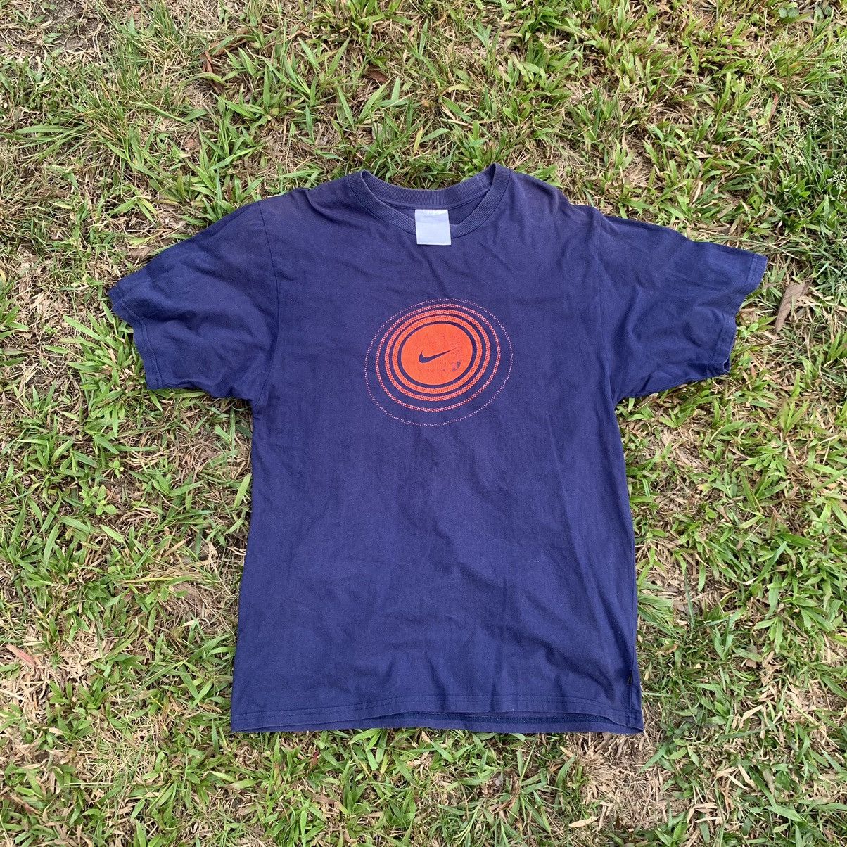 Nike Vintage Nike Swoosh Centre Tshirt Size US M / EU 48-50 / 2 - 1 Thumbnail