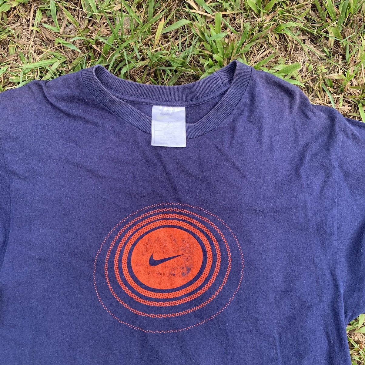 Nike Vintage Nike Swoosh Centre Tshirt Size US M / EU 48-50 / 2 - 2 Thumbnail