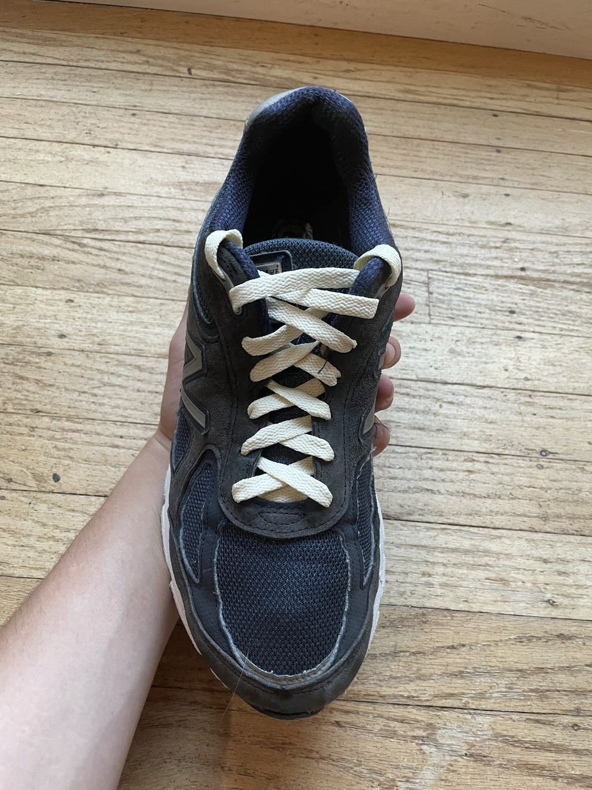 New Balance New balance 990v4 navy cream laces Size US 9 / EU 42 - 4 Thumbnail