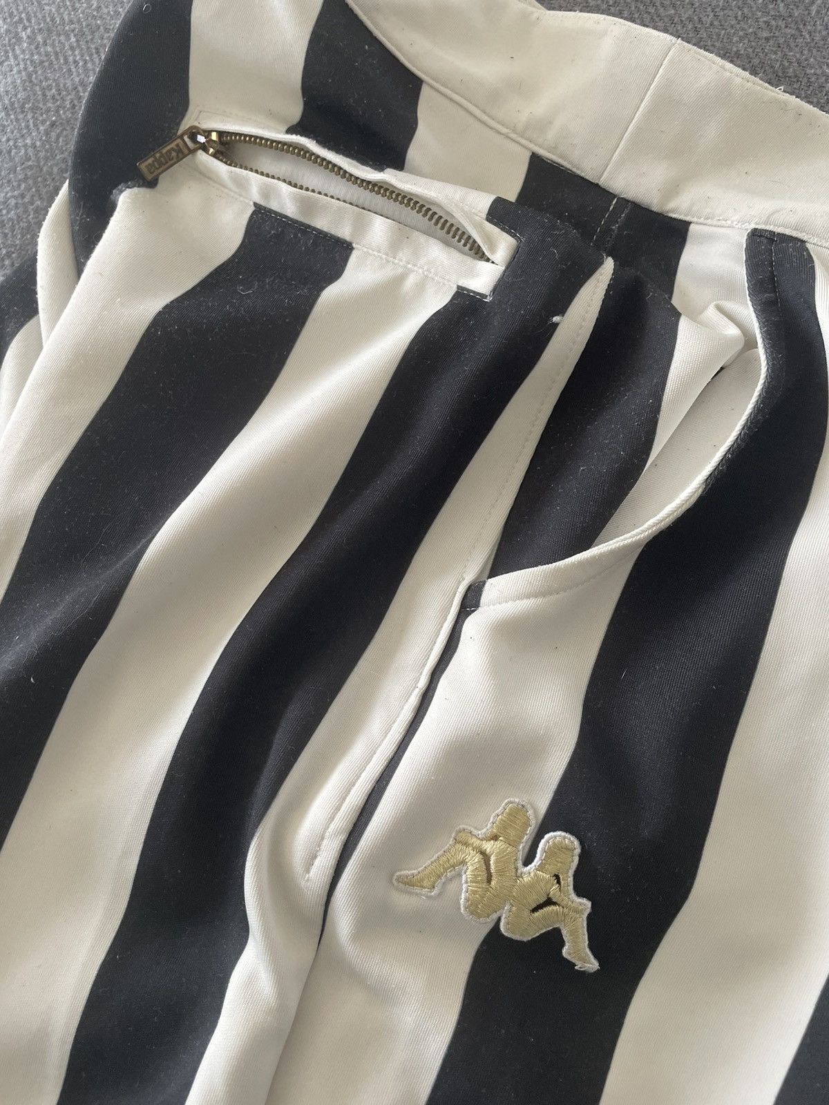 Vintage KAPPA KONTROLL BLACK & WHiTE STRiPED TRACK PANTS BEETLEJUiCE Size 30" / US 8 / IT 44 - 8 Thumbnail
