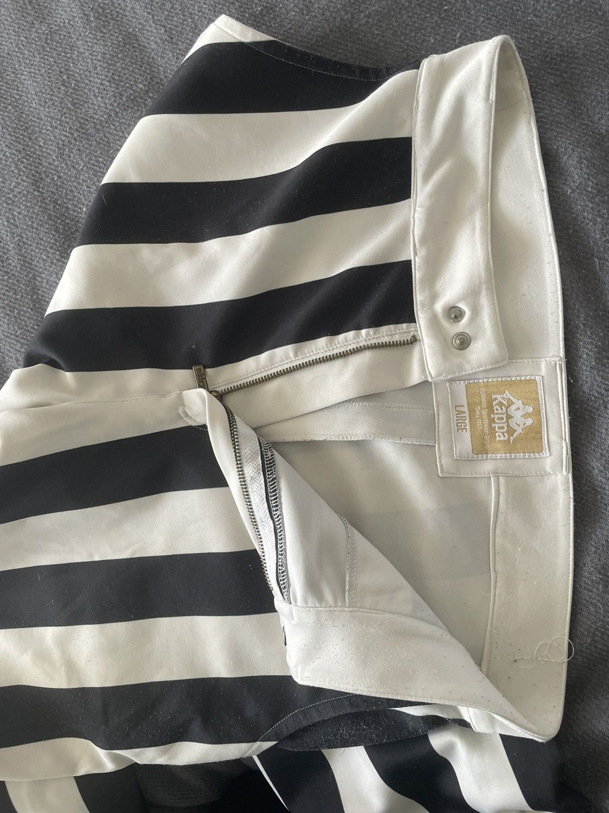 Vintage KAPPA KONTROLL BLACK & WHiTE STRiPED TRACK PANTS BEETLEJUiCE Size 30" / US 8 / IT 44 - 10 Thumbnail