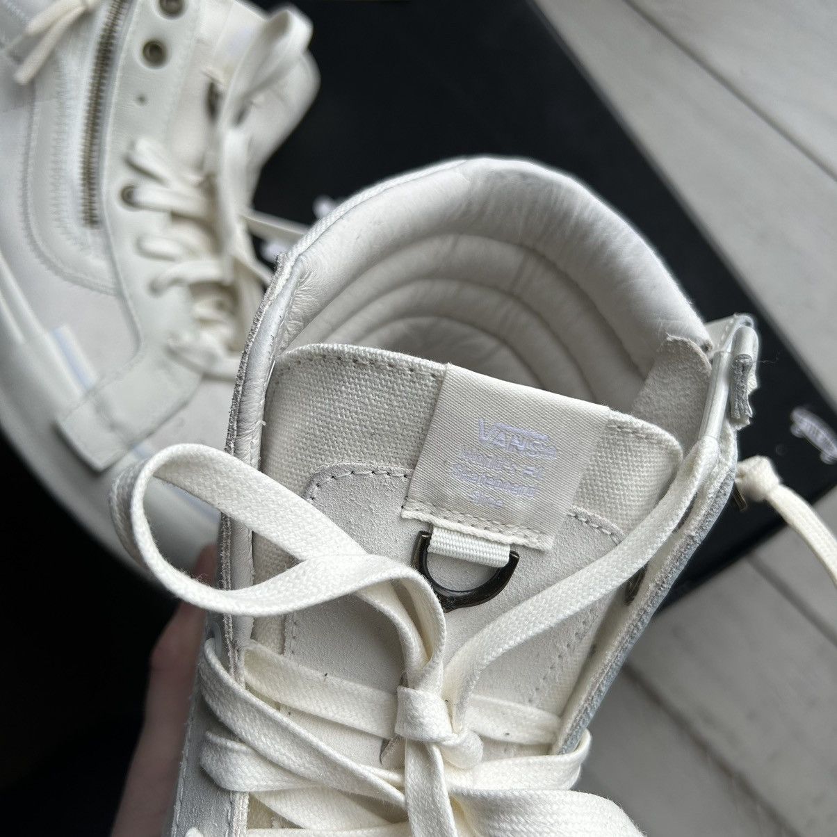 END. VANS MASTERMiND WORLD SK8 Hi CAP LX LEATHER ZiP VN0A3TKM2561 Size US 10 / EU 43 - 16 Thumbnail