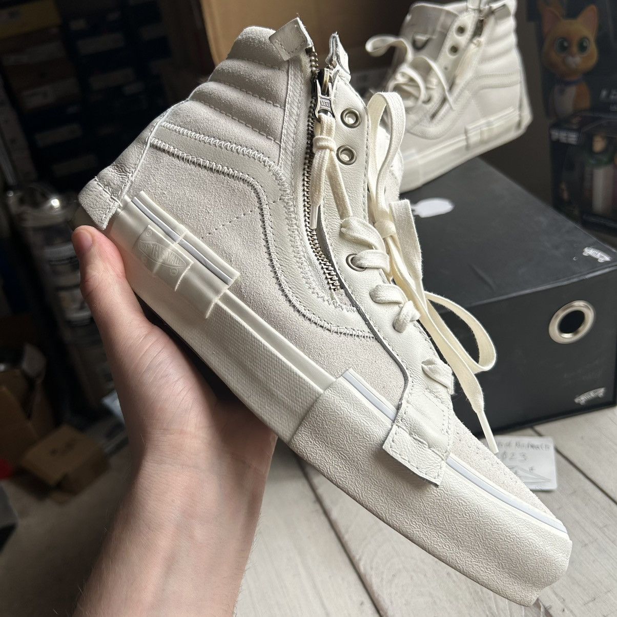 END. VANS MASTERMiND WORLD SK8 Hi CAP LX LEATHER ZiP VN0A3TKM2561 Size US 10 / EU 43 - 5 Thumbnail