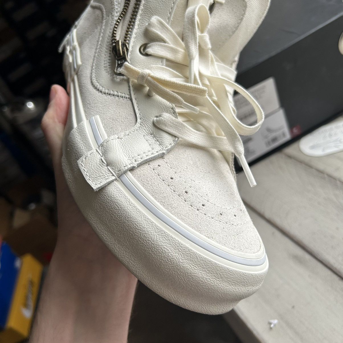 END. VANS MASTERMiND WORLD SK8 Hi CAP LX LEATHER ZiP VN0A3TKM2561 Size US 10 / EU 43 - 7 Thumbnail