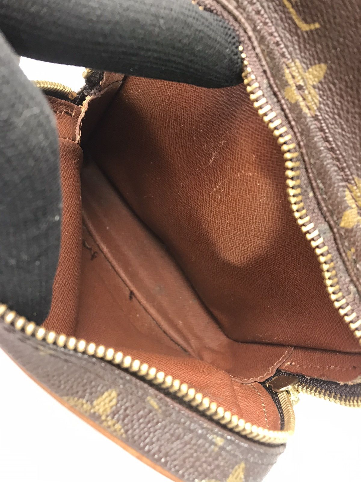Louis Vuitton Authentic Louis Vuitton Amazon Crossbody bag #682 Size ONE SIZE - 18 Thumbnail