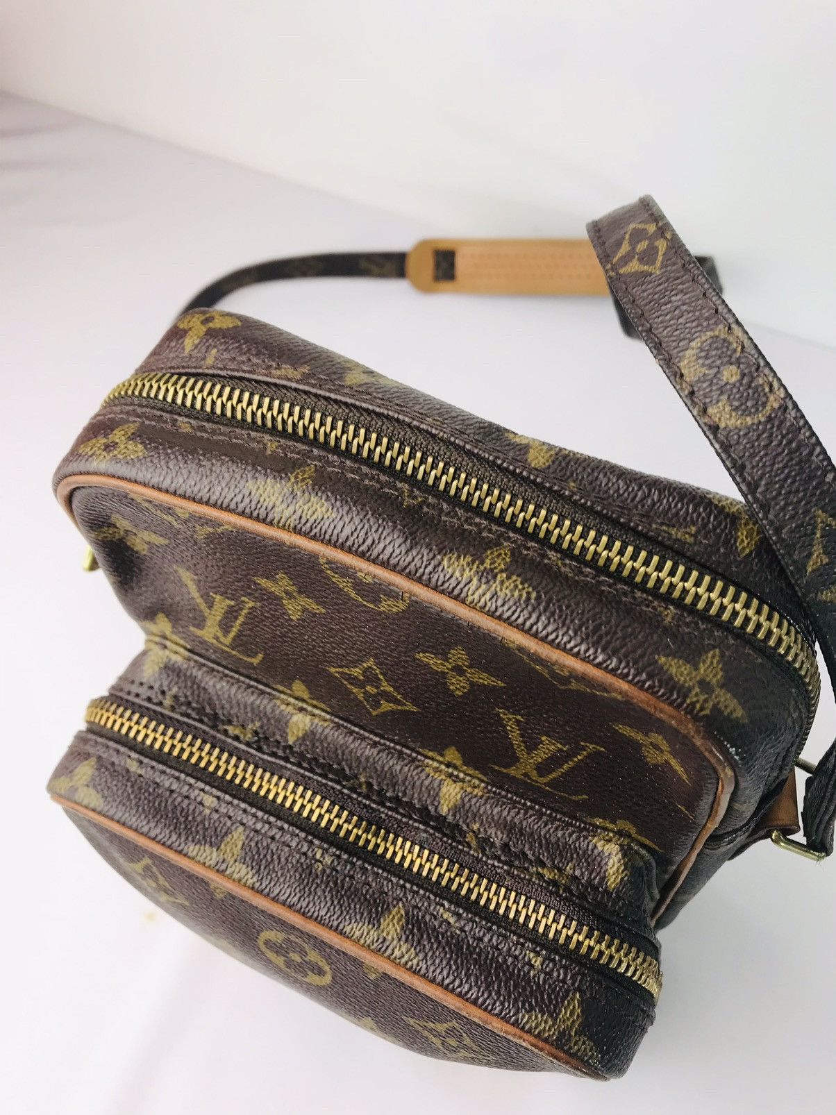 Louis Vuitton Authentic Louis Vuitton Amazon Crossbody bag #682 Size ONE SIZE - 8 Thumbnail