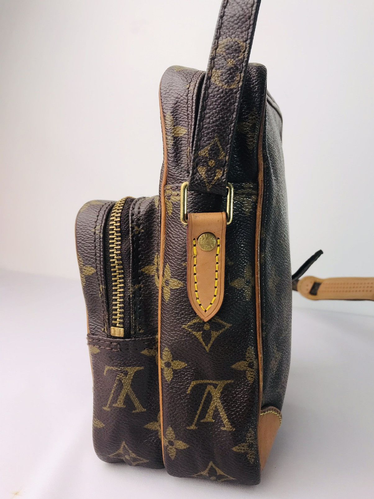 Louis Vuitton Authentic Louis Vuitton Amazon Crossbody bag #682 Size ONE SIZE - 6 Thumbnail