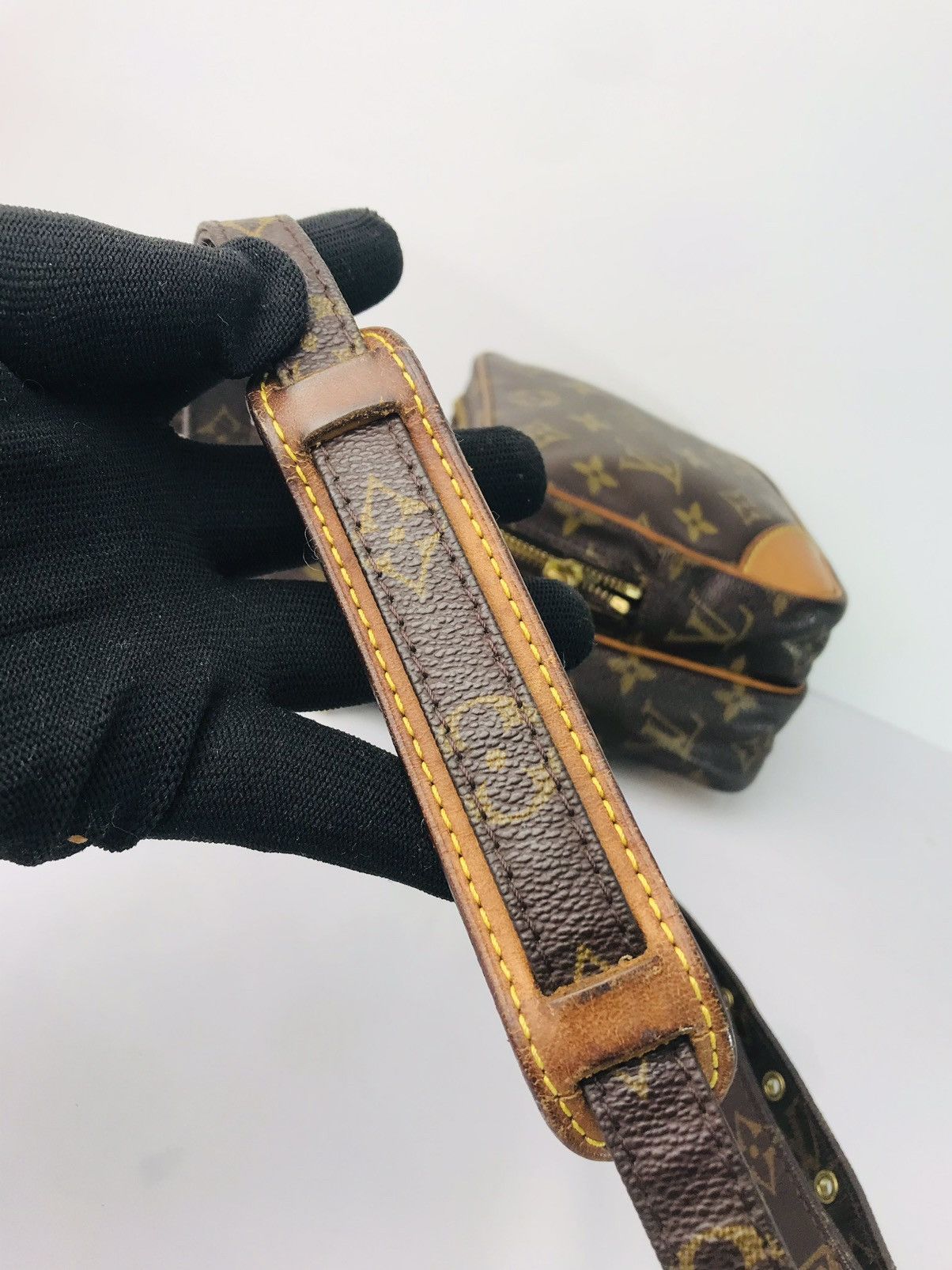 Louis Vuitton Authentic Louis Vuitton Amazon Crossbody bag #682 Size ONE SIZE - 10 Thumbnail