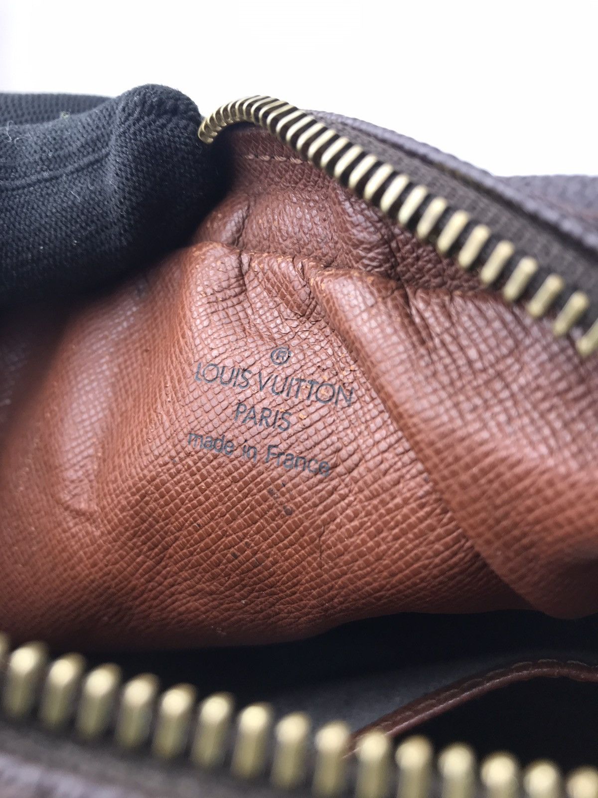 Louis Vuitton Authentic Louis Vuitton Amazon Crossbody bag #682 Size ONE SIZE - 16 Thumbnail