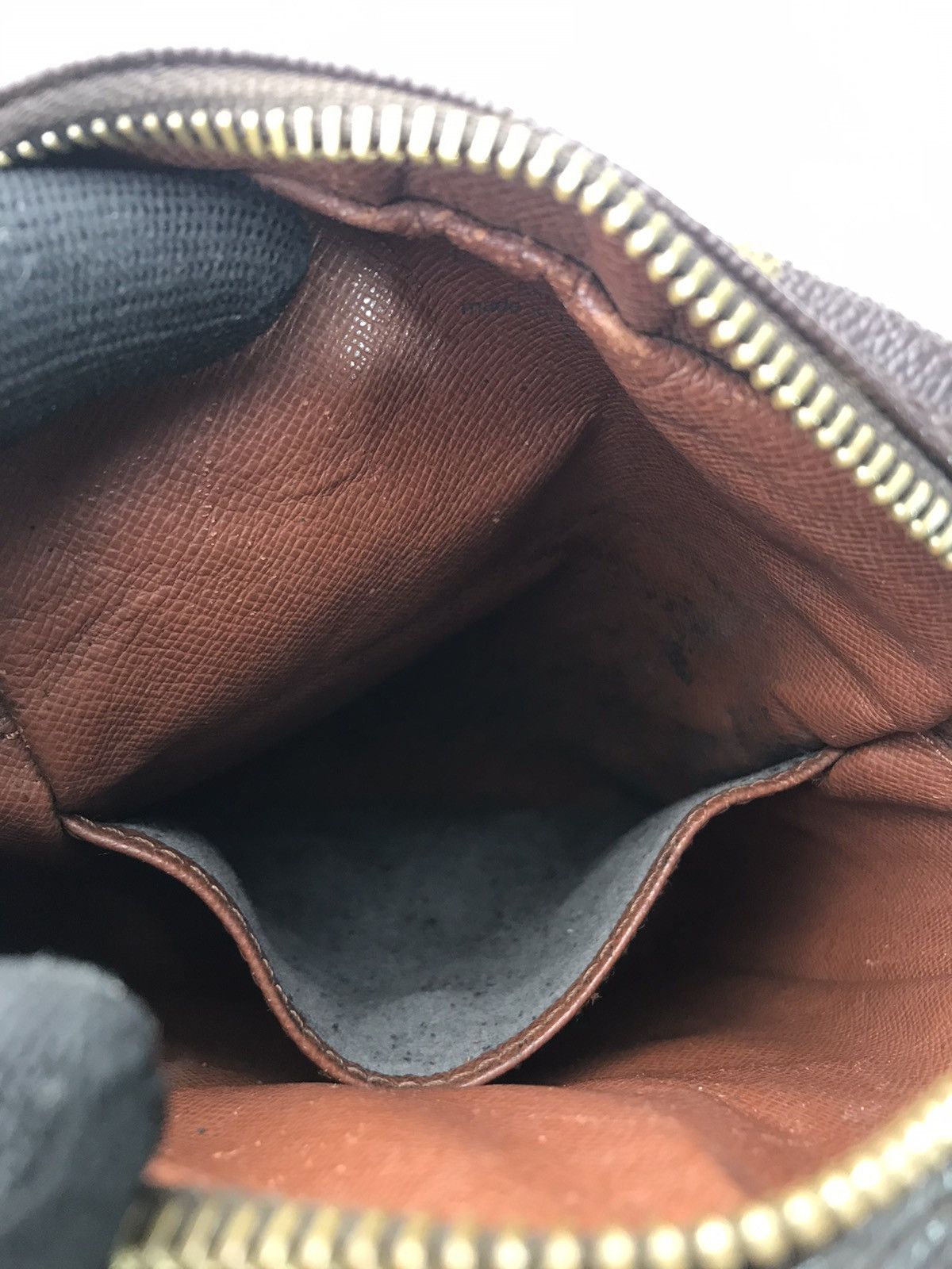 Louis Vuitton Authentic Louis Vuitton Amazon Crossbody bag #682 Size ONE SIZE - 14 Thumbnail