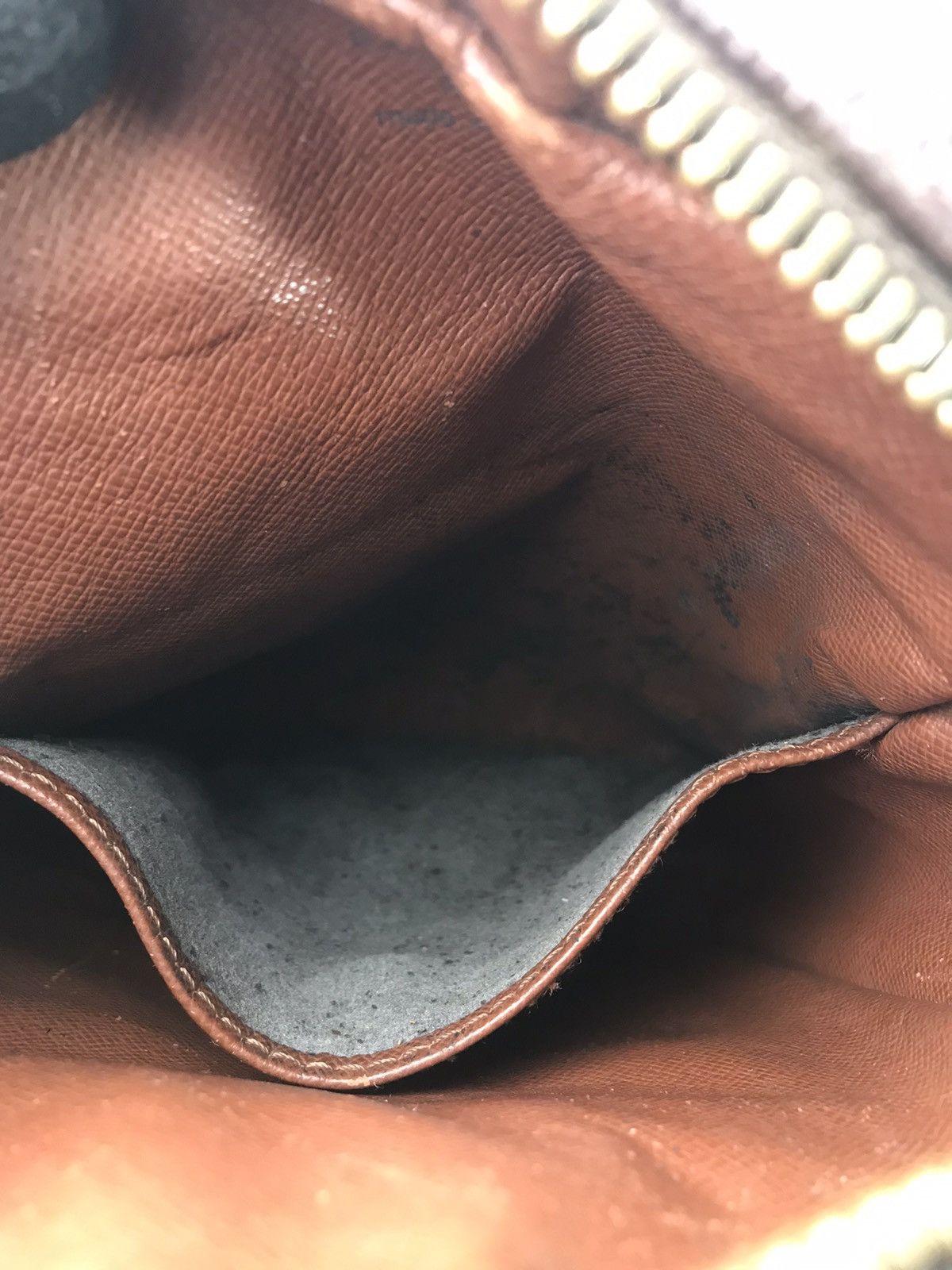 Louis Vuitton Authentic Louis Vuitton Amazon Crossbody bag #682 Size ONE SIZE - 15 Thumbnail