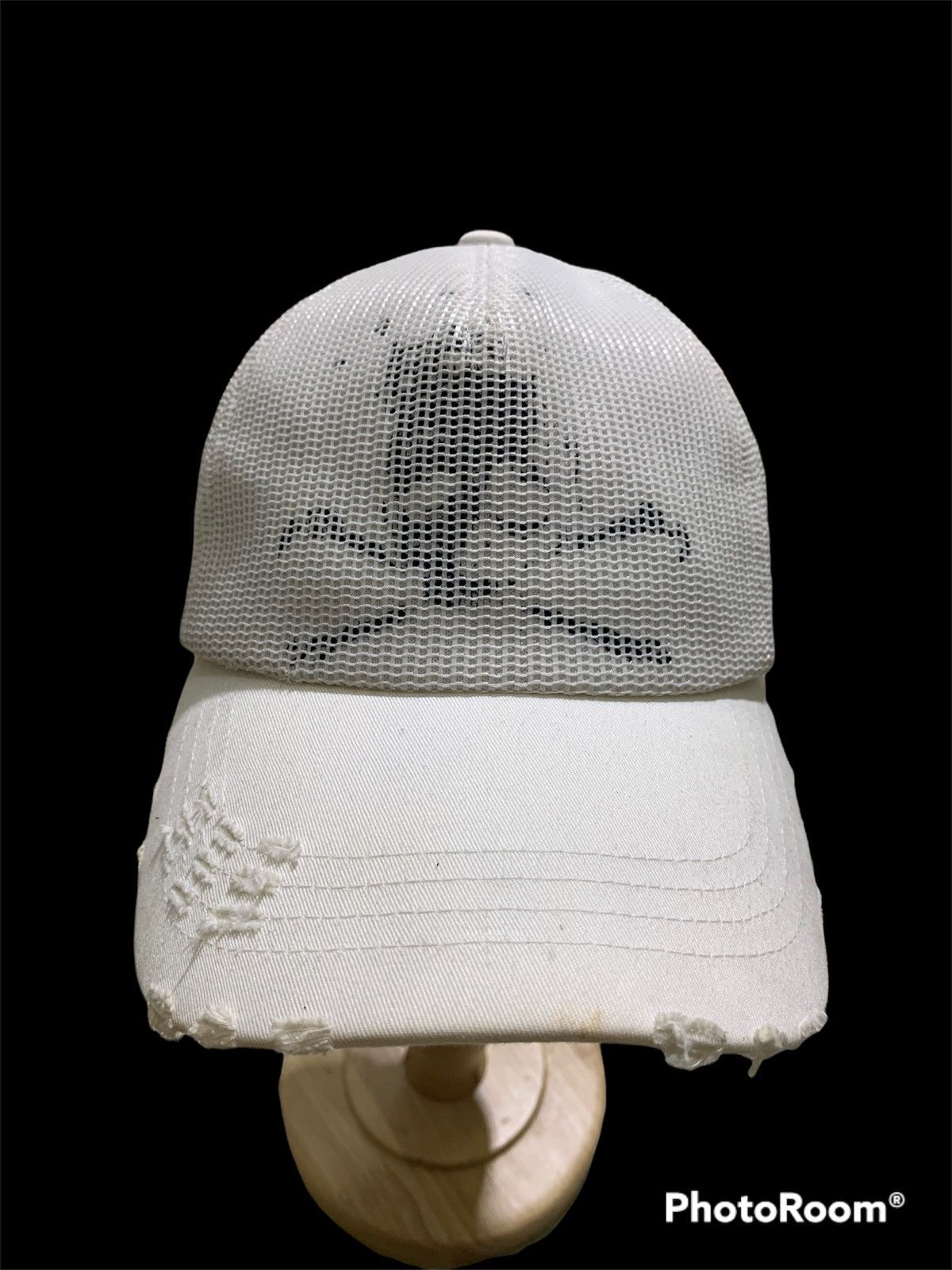 image of Seditionaries x Skulls Trucker Hat Reproduct Nyc Skull Design Distressed Hat in White, Men's