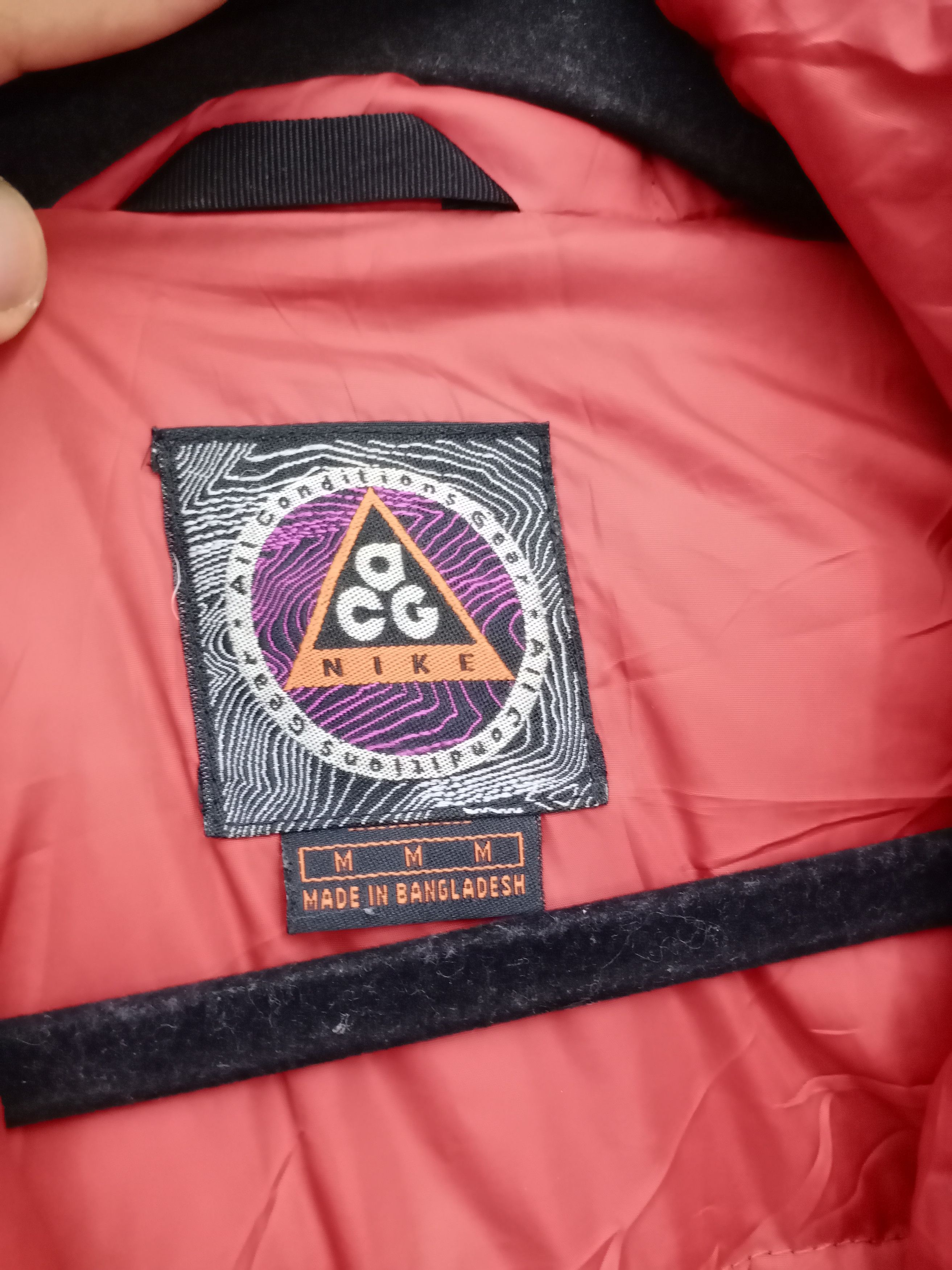 Nike ACG × Vintage Vintage Nike ACG Small Logo Spell out Puffer Vest Size 38L - 7 Thumbnail
