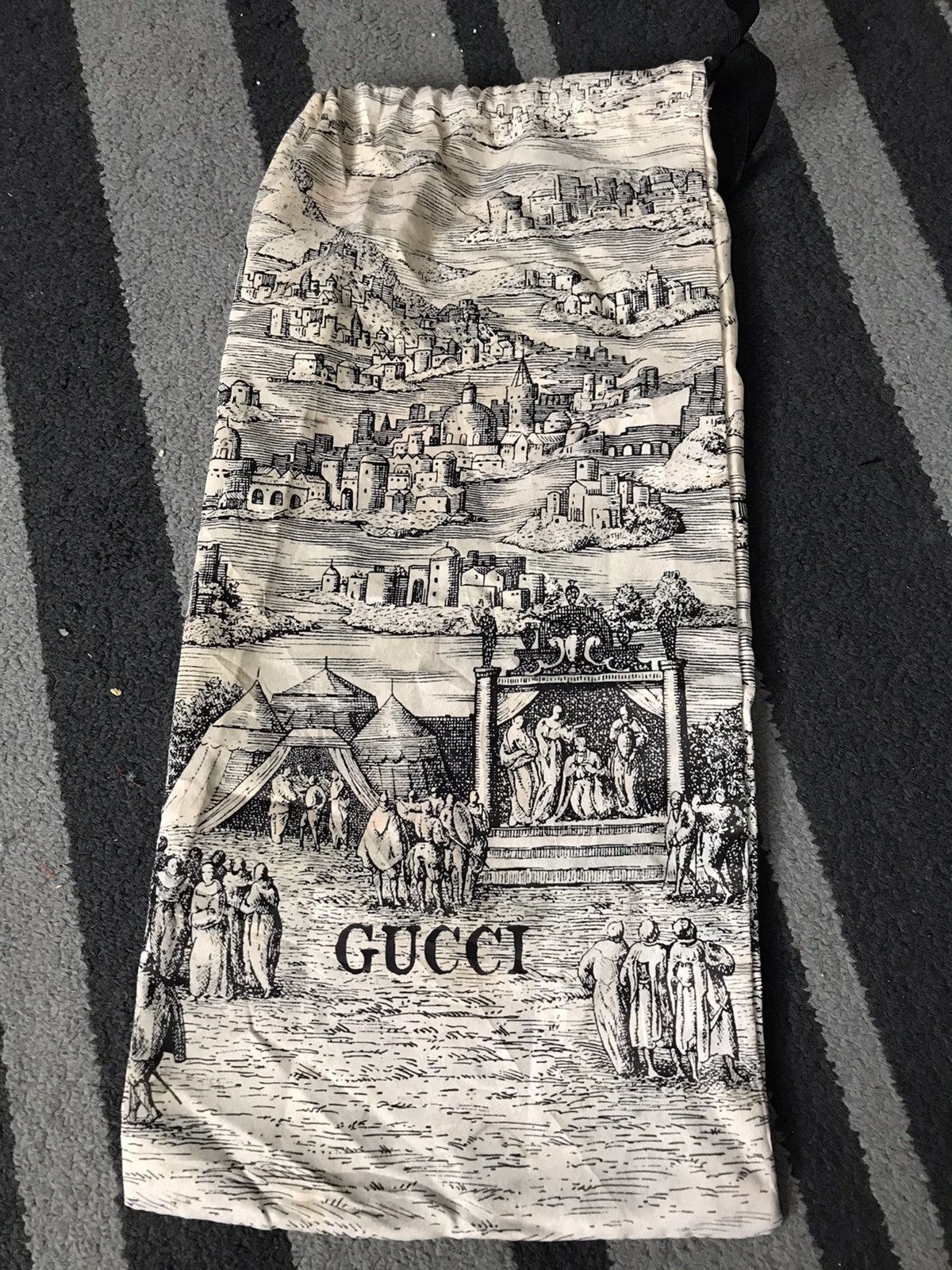 Designer Vintage Gucci Renaissance Jute Pouch Size ONE SIZE - 2 Thumbnail