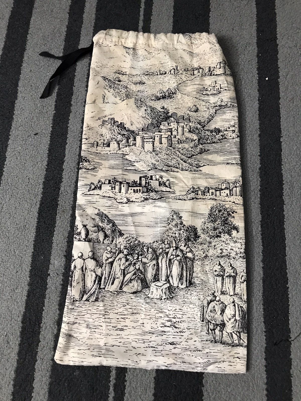 Designer Vintage Gucci Renaissance Jute Pouch Size ONE SIZE - 6 Thumbnail
