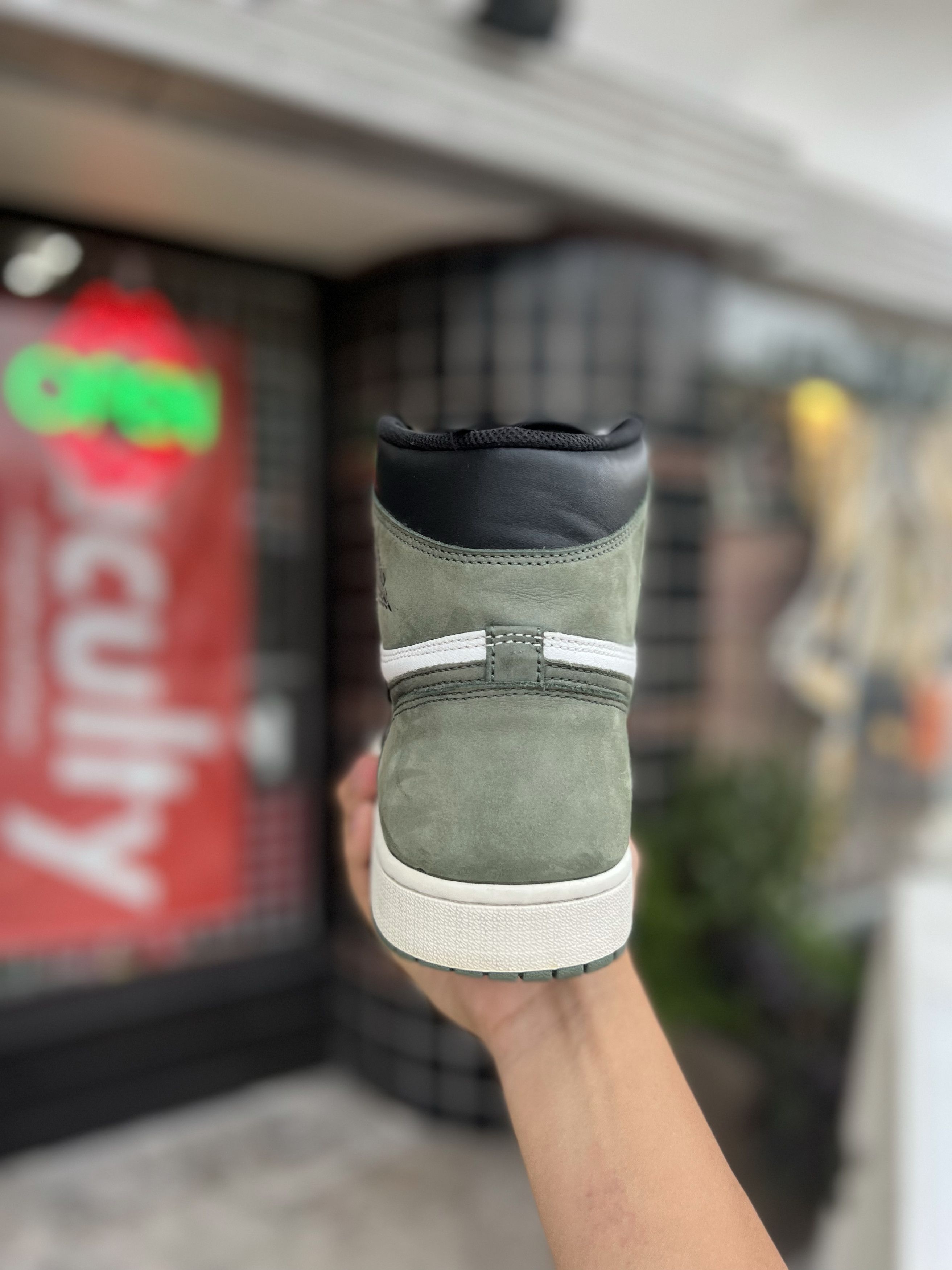 Jordan Brand Jordan 1 Clay Green sz. 13 Size US 13 / EU 46 - 4 Thumbnail