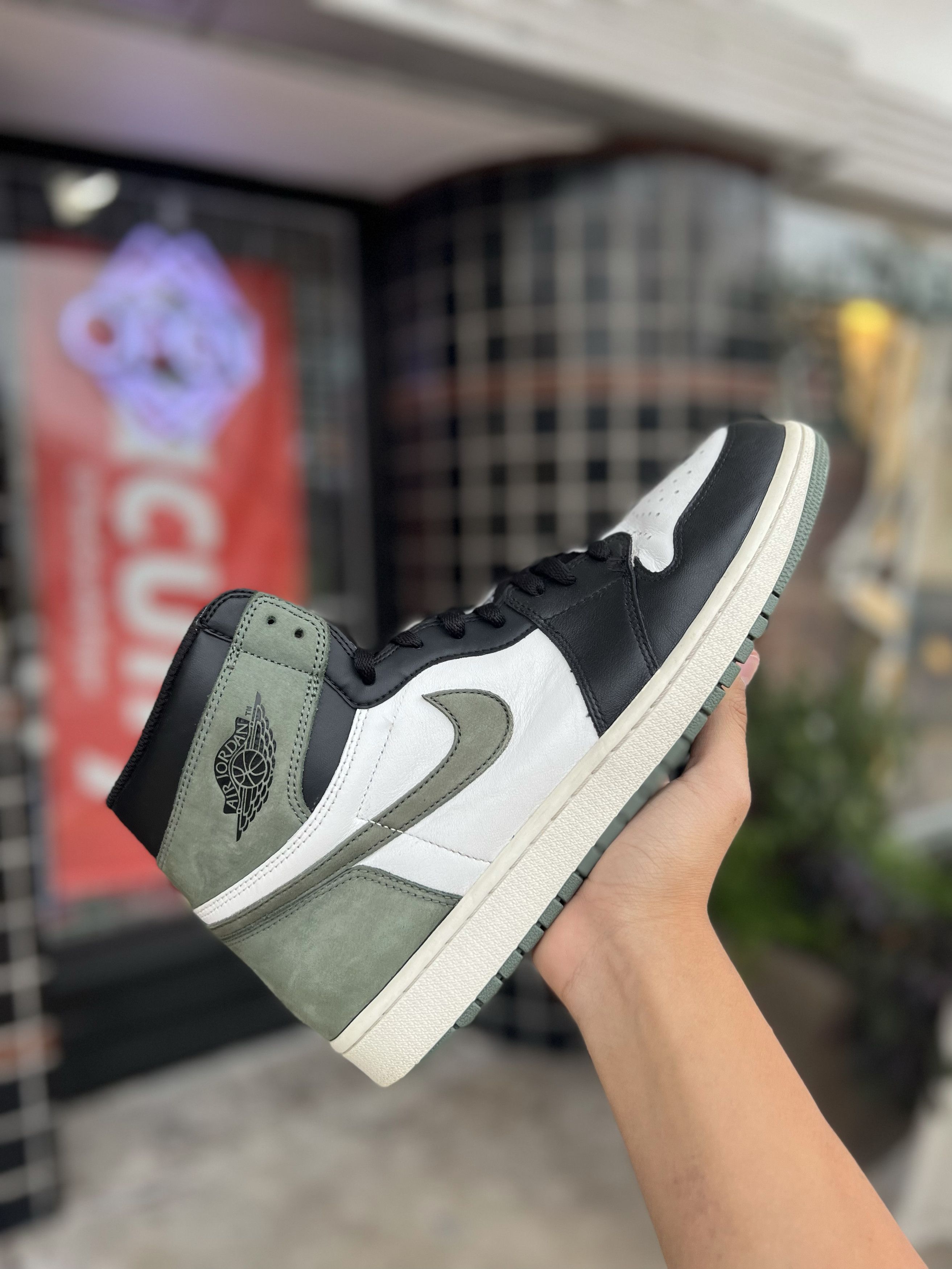 Jordan Brand Jordan 1 Clay Green sz. 13 Size US 13 / EU 46 - 7 Thumbnail