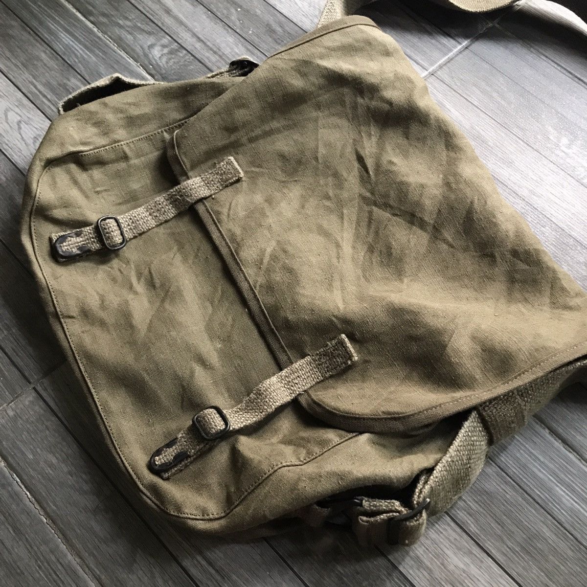 Vintage TRUE VINTAGE 50s FRENCH ARMY LINEN SLING BAG Size ONE SIZE - 2 Thumbnail