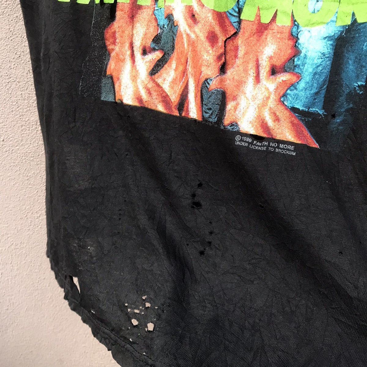 Vintage Vintage 1989 Faith No More Trashed distressed destroy shirt Size US L / EU 52-54 / 3 - 6 Thumbnail