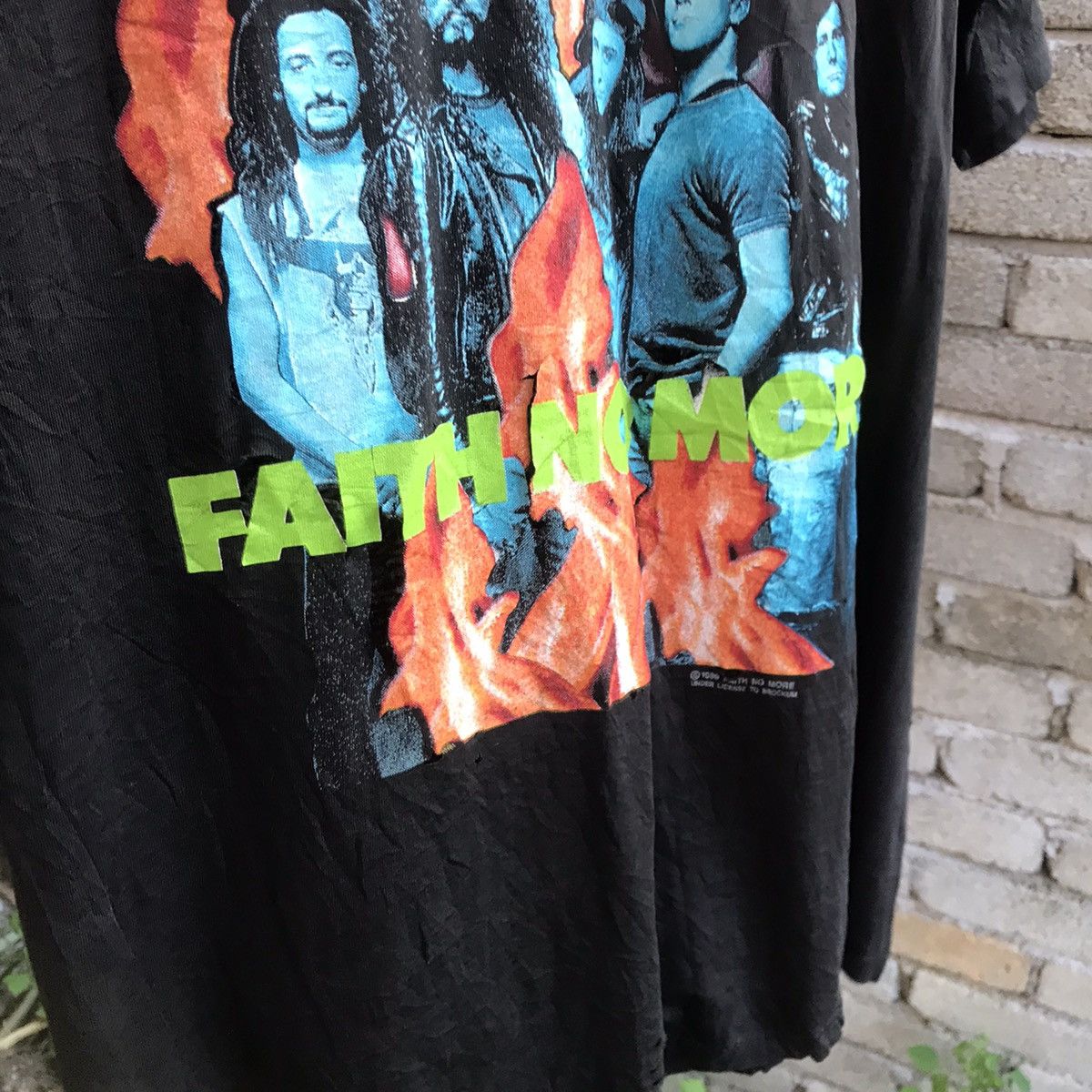 Vintage Vintage 1989 Faith No More Trashed distressed destroy shirt Size US L / EU 52-54 / 3 - 13 Thumbnail