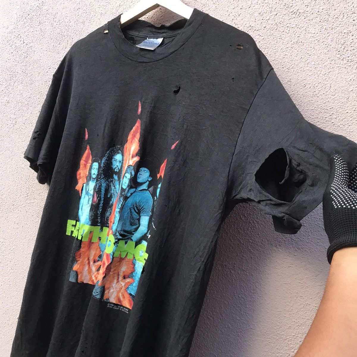 Vintage Vintage 1989 Faith No More Trashed distressed destroy shirt Size US L / EU 52-54 / 3 - 4 Thumbnail