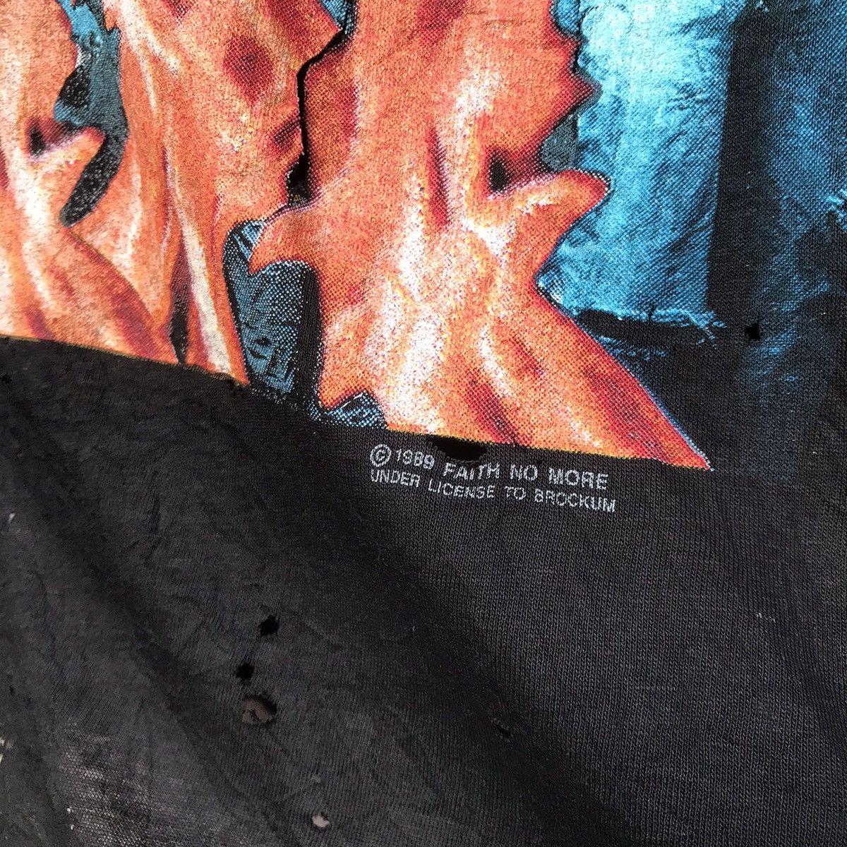 Vintage Vintage 1989 Faith No More Trashed distressed destroy shirt Size US L / EU 52-54 / 3 - 7 Thumbnail