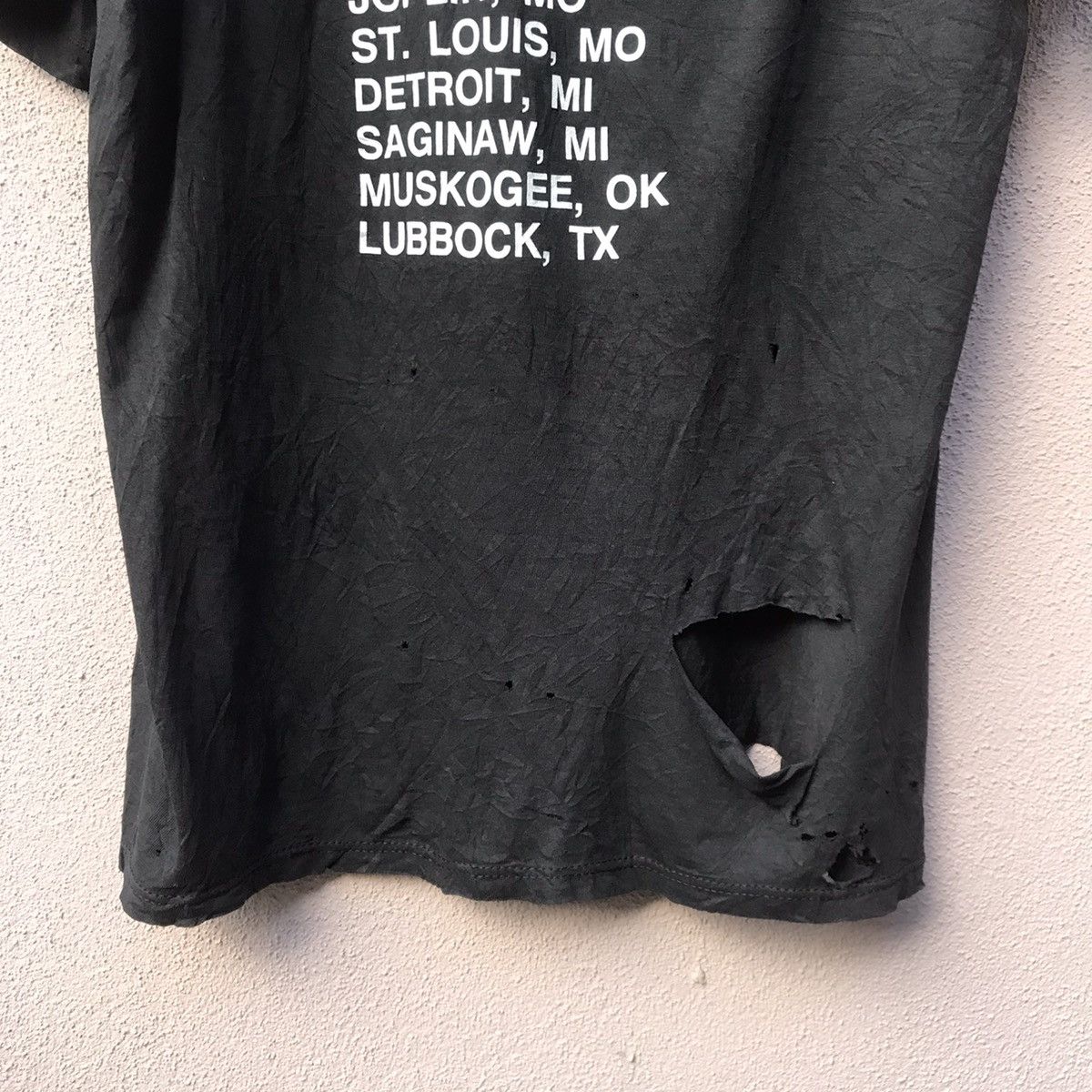 Vintage Vintage 1989 Faith No More Trashed distressed destroy shirt Size US L / EU 52-54 / 3 - 9 Thumbnail