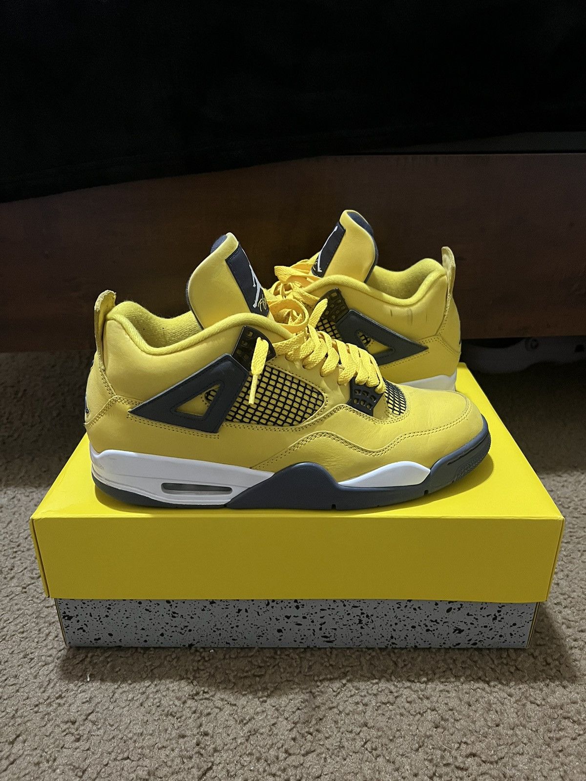 jordan 4 lightning 2021 retail