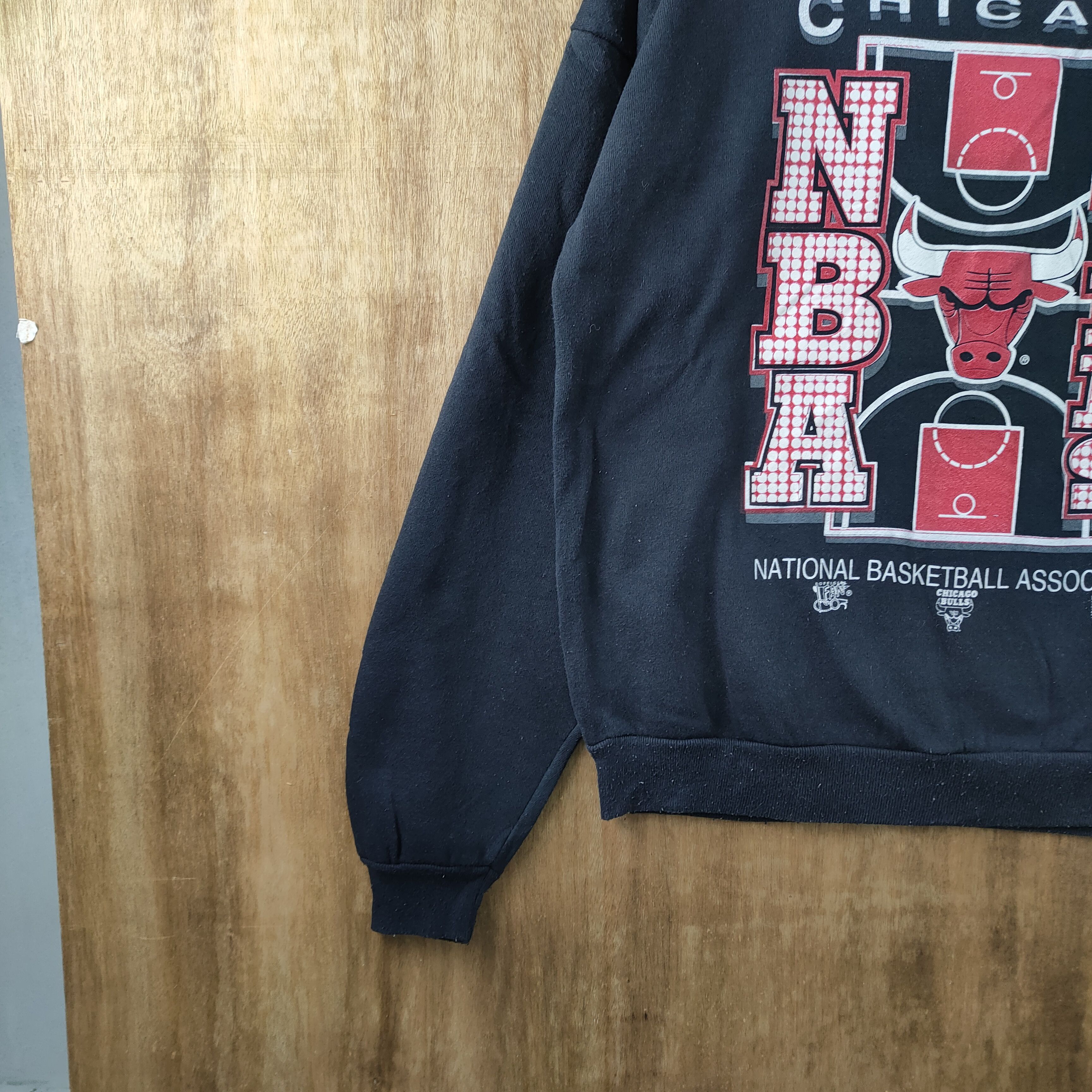 NBA VINTAGE 90' OFFCIAL FAN NBA CHICAGO BULLS SWEATSHIRT Size US L / EU 52-54 / 3 - 4 Thumbnail