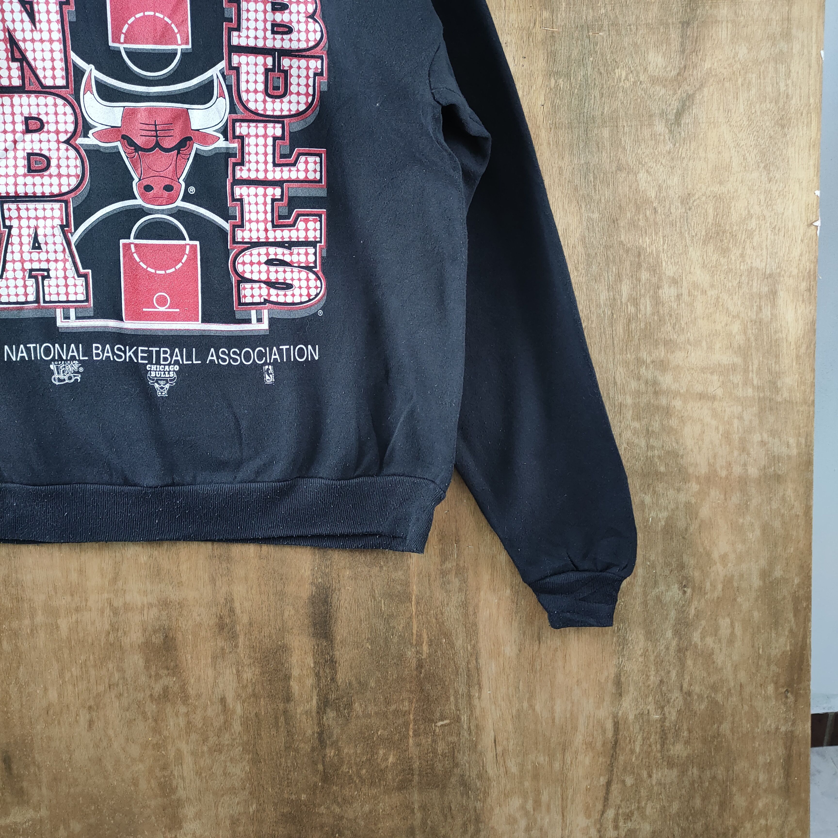 NBA VINTAGE 90' OFFCIAL FAN NBA CHICAGO BULLS SWEATSHIRT Size US L / EU 52-54 / 3 - 3 Thumbnail
