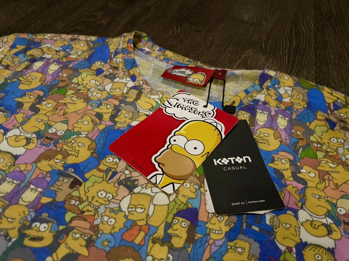 The Simpsons Small Simpsons Collage Tee Shirt Bart Lisa Homer On Red Blue Size US S / EU 44-46 / 1 - 3 Thumbnail