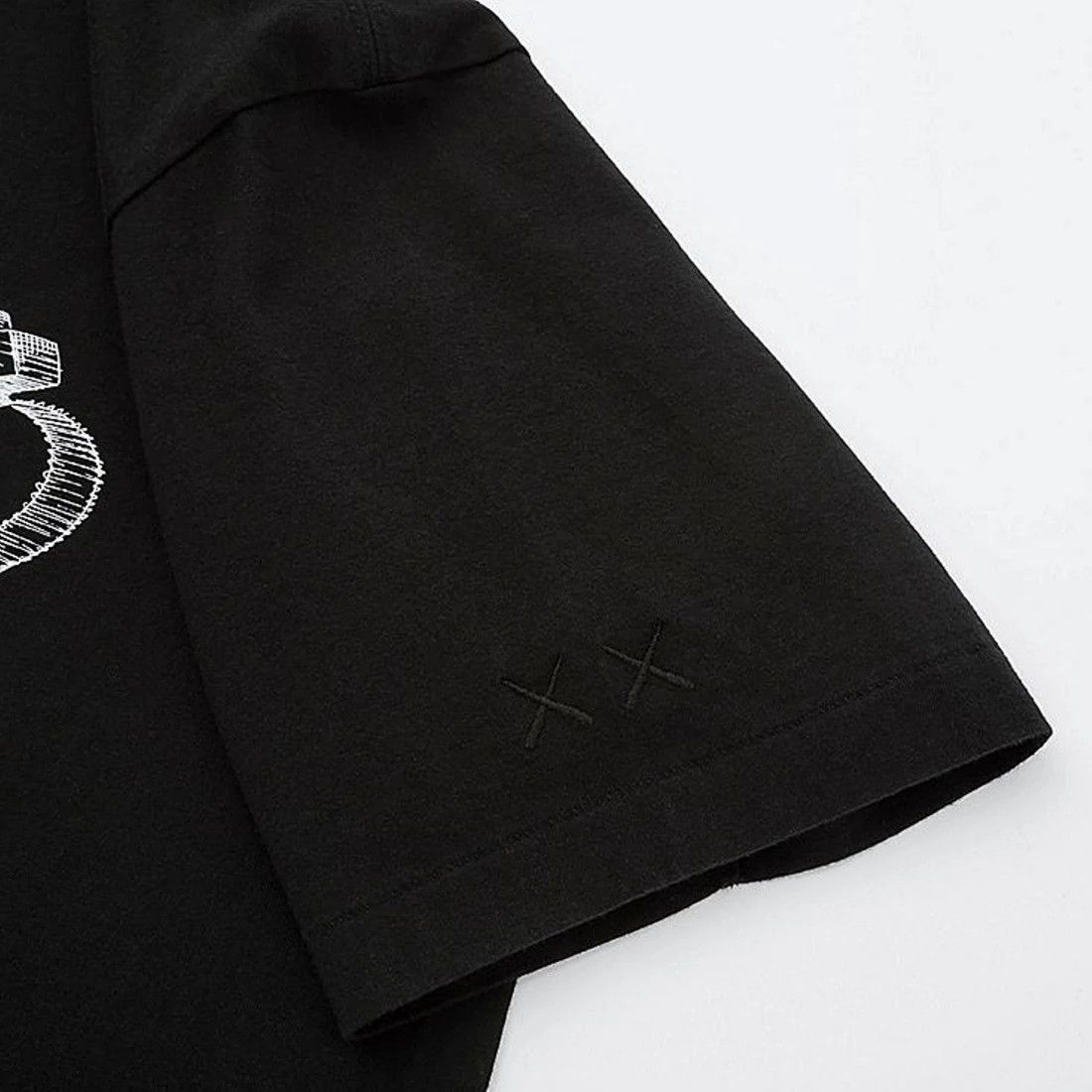 Kaws × Uniqlo 3XL KAWS × UNIQLO Men's T-Shirt Black Car KAWS Size US XXL / EU 58 / 5 - 6 Thumbnail