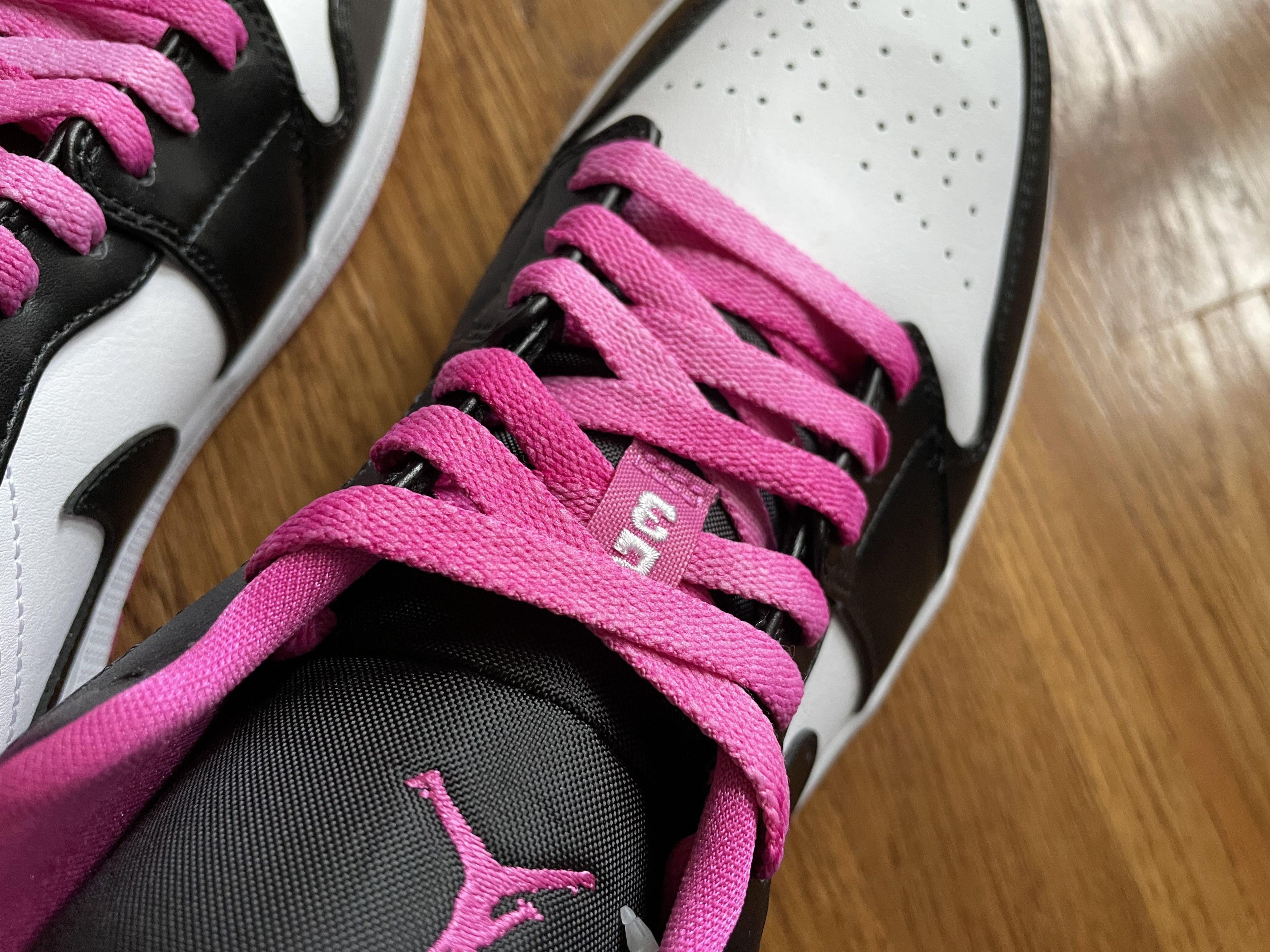 Jordan Brand 10.5 SHIPS FAST Jordan 1 Low Fuchsia Pink White Toe OG SE Size US 10.5 / EU 43-44 - 5 Thumbnail