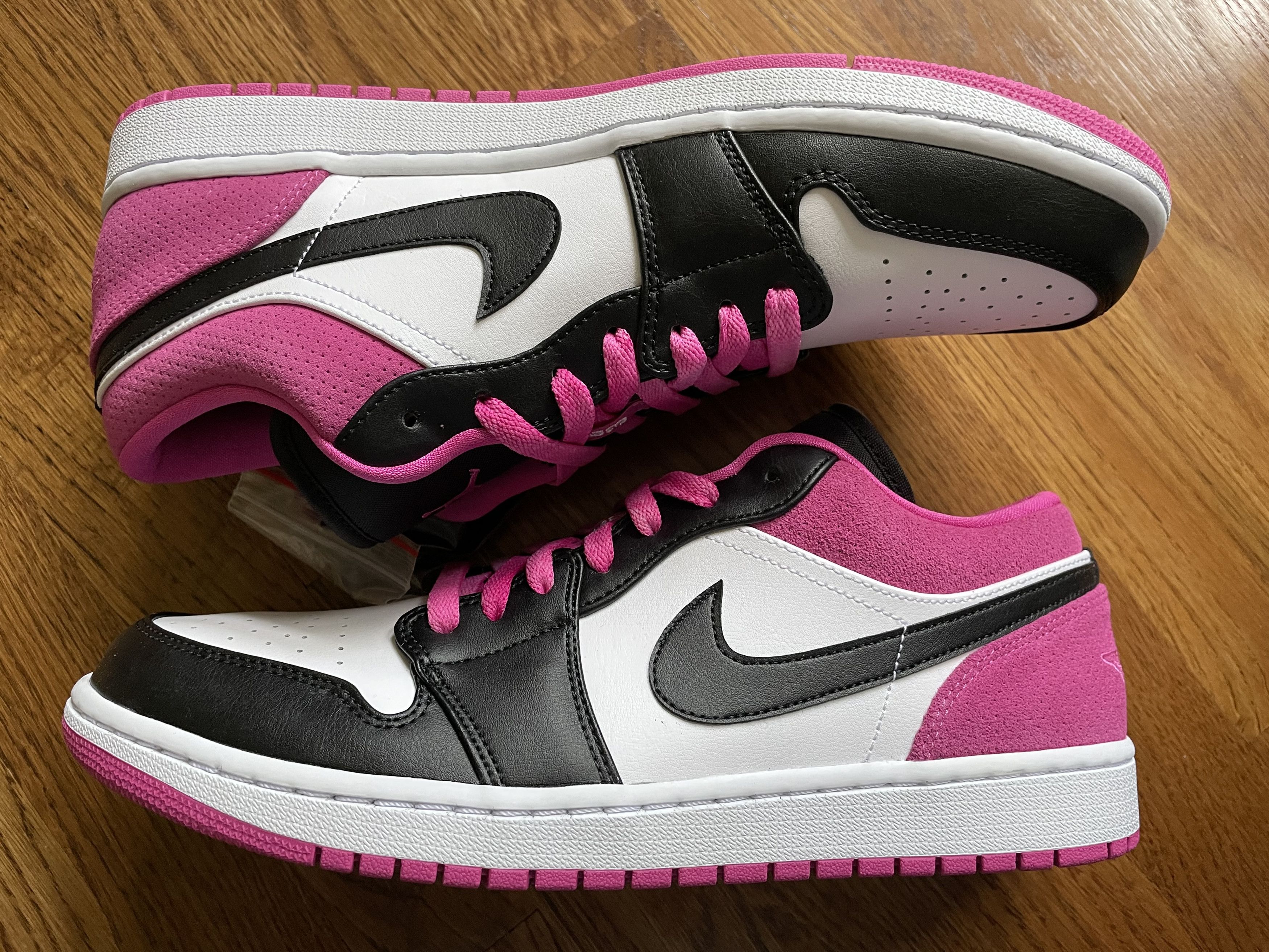 Jordan Brand 10.5 SHIPS FAST Jordan 1 Low Fuchsia Pink White Toe OG SE Size US 10.5 / EU 43-44 - 1 Thumbnail